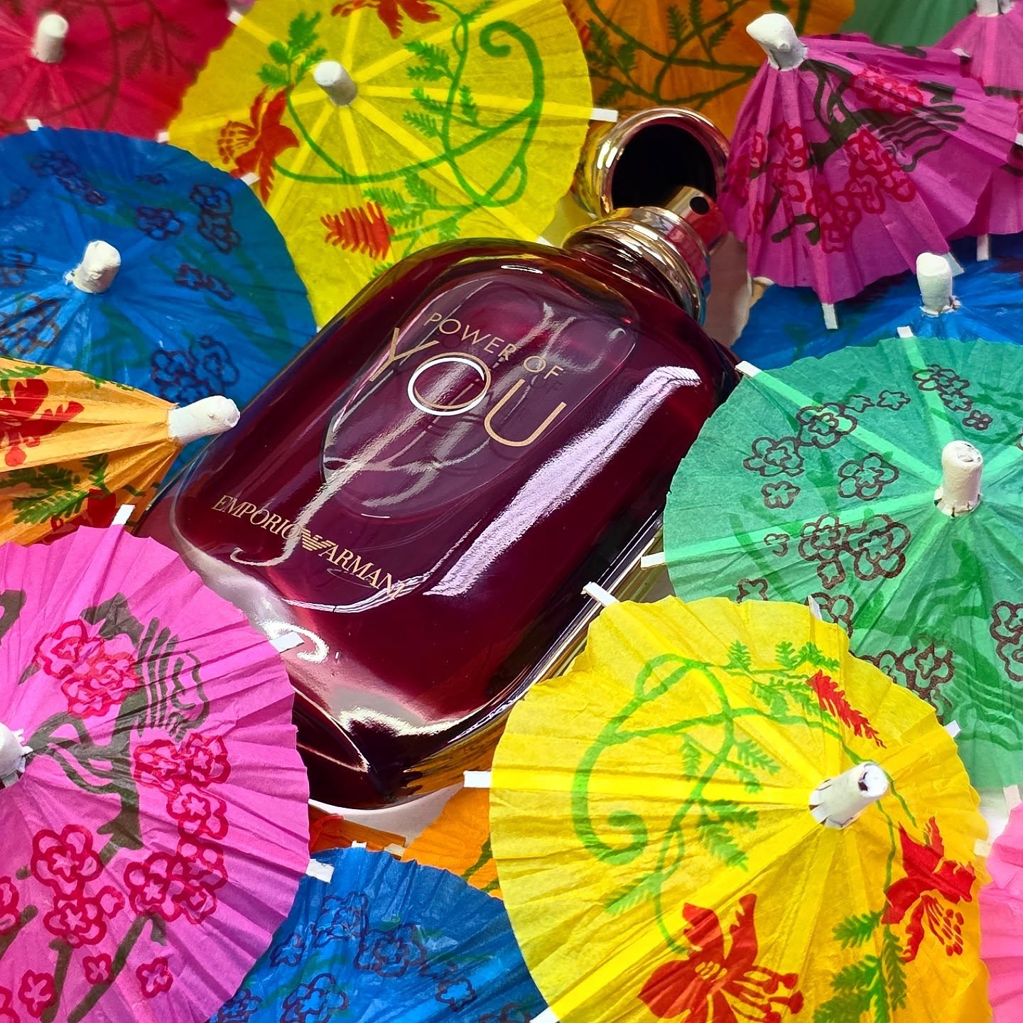 A passionfruit cocktail on a tropical vacation. Power of You by Giorgio Armani.
.
.
.
.
.
.
Top notes are Passionfruit, Bitter Orange and Lemon; middle notes are Frangipani and Solar Notes; base notes are Madagascar Vanilla, Benzoin and Labdanum
.
.
.
.
.
.
#perfume #designerperfume #smellgood