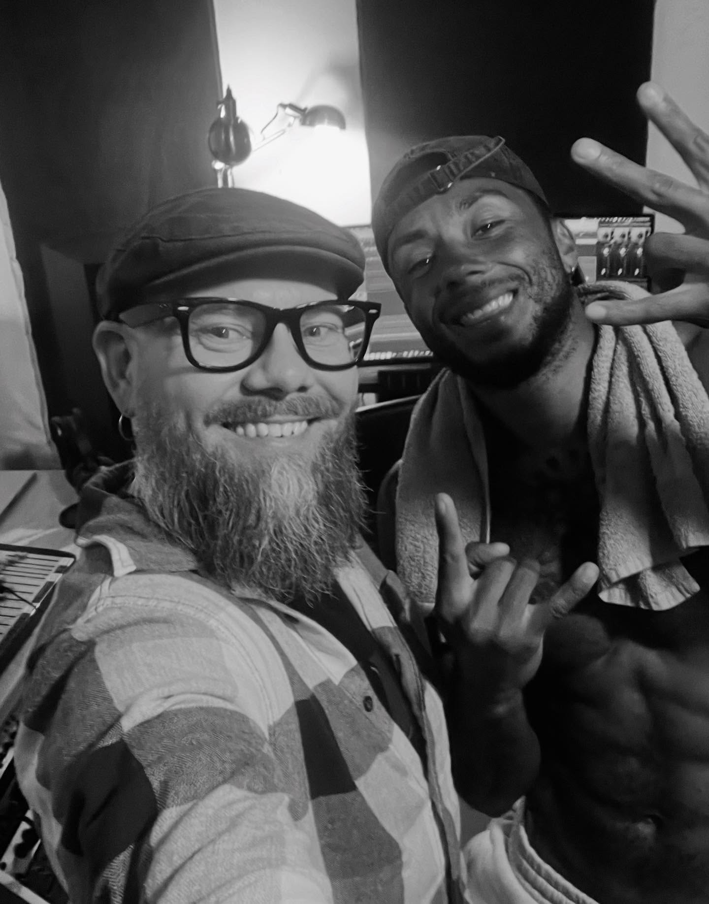 This is how the recording of the new rap song with @thewiidakko . Now it’s time for the diamond.
#musicproducer #recording #recordingstudio #rapmusic