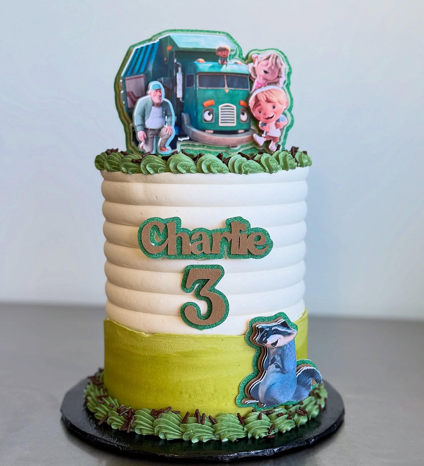 3 layer 5β gf vanilla cake w/ vanilla buttercream frosting and filling. #Trashtruck themed for Charlieβs 3rd birthday π
FrolicAndFollyLV.com π±
β’
β’
#vegan #birthday #cake #lasvegas