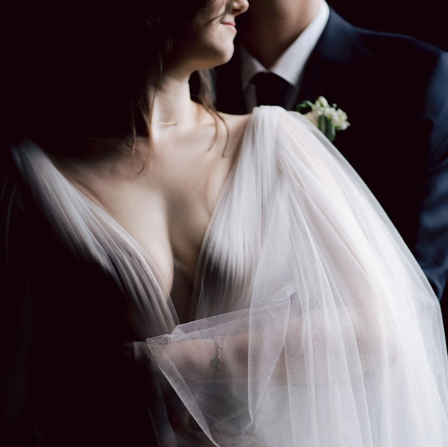 When it was all about looking like a Greek goddess and the dress clearly understood the assignment.
(The bride looking positively stunning doesn't hurt either.)
