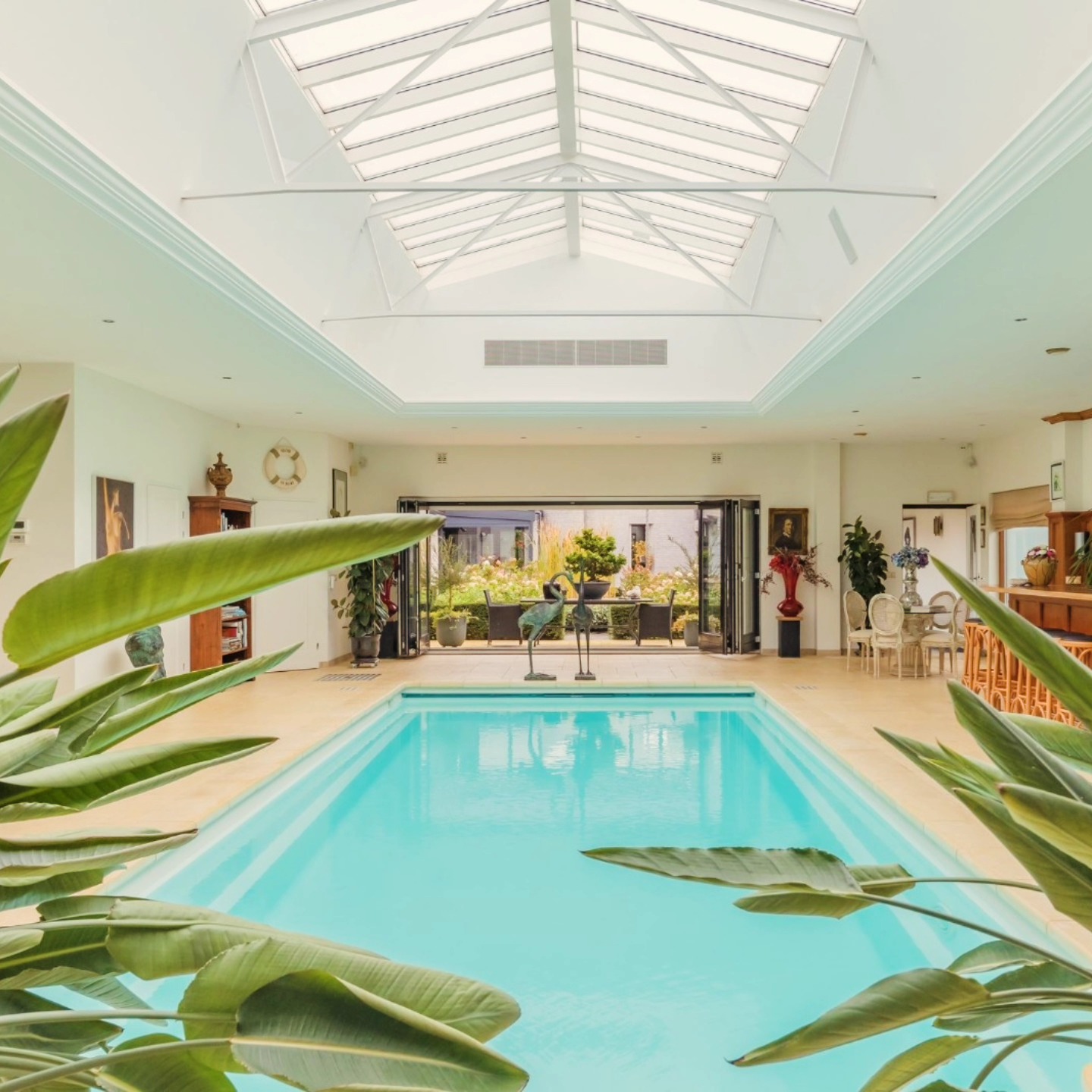 Lovely, comfortable house with its own indoor wellness center only 15 minutes from the beach and 30 minutes from Amsterdam #luxuryrealestate #houseforsale #staetenhof