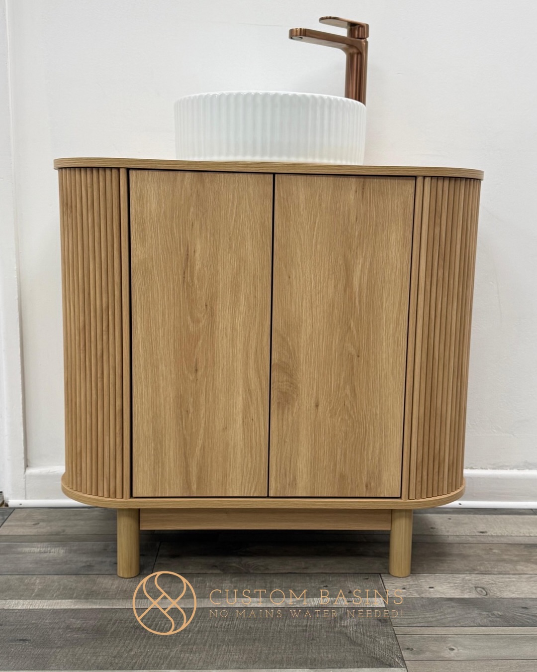 Not to be dramatic… but we absolutely LOVE this bespoke unit 👀
Just look at those curved ridged edges 👌🏼
Our customer opted for a wooden unit, finished off with a bronze tap and matching waste - What a timeless piece!
We’re proud of every unit that goes out, and they’re not just for beauty and aesthetics spaces… our self-contained sinks are used in homes, Airbnbs, cabins, as well as by soap makers, bakers and more 🙌🏼
Anywhere you need running water without plumbing 👌🏼
✔️ Hot & cold running water
✔️ Consistent pressure every time
✔️ No mains water connection required
✔️ Fully compliant
✔️ Payment options available
What do you think of this one? 👇🏼