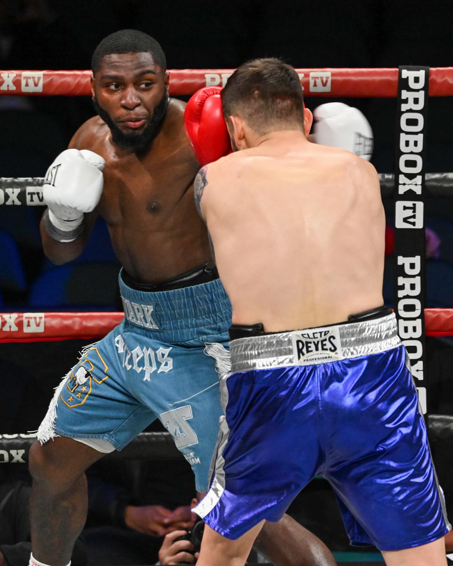 For the second time this year, Newark, NJ's @z.salaam10 Zahir Abdus - Salaam fought on the same boxing card as his brother, Muadh Abdus-Salaam.
Tonight, the brothers fought in separate bouts at @boardwalkhall Jim Whelan Boardwalk Hall in Atlantic City, NJ.
Zahir Abdus-Salaam took on @jisaacsi Josue Silva a four-round super welterweight bout. This was the final contest on an eight-bout card from @sampsonboxing Sampson Boxing.
Abdus-Salaam was the faster and more skilled fighter.
Pictured, in the first, Abdus-Salaam lands a left hook on Silva.
After four rounds, the bout went to the scorecards with Abdus-Salaam winning by unanimous decision.
Abdus-Salaam improves to 3-0 (1). Silva's record is 3-6 (1).
#boxing #boxeo