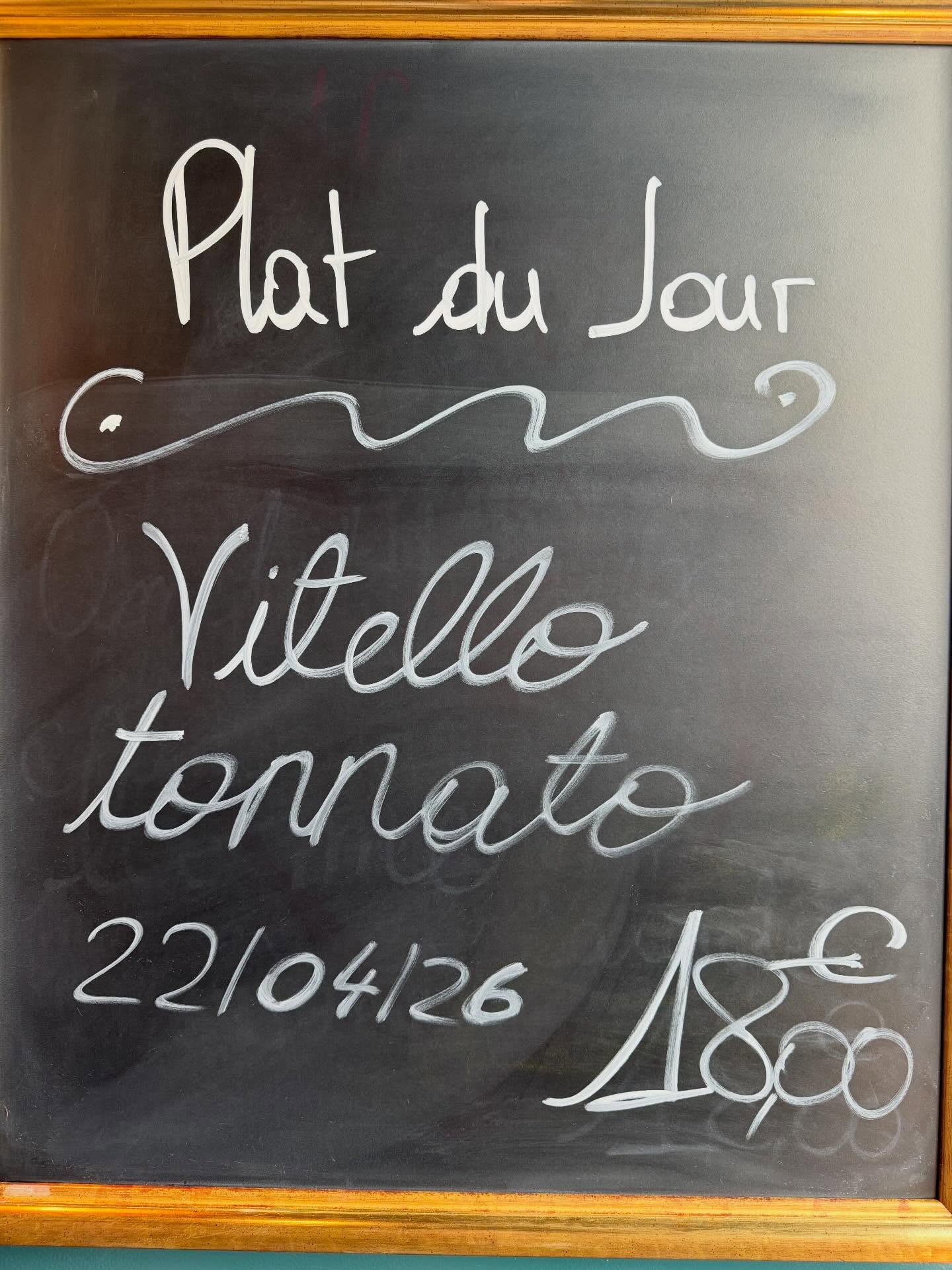 Aujourd’hui mercredi 22 avril , notre plat du jour Au P’tit Max Place d’Armes « Vitello Tonnato » 😋🍽️☀️