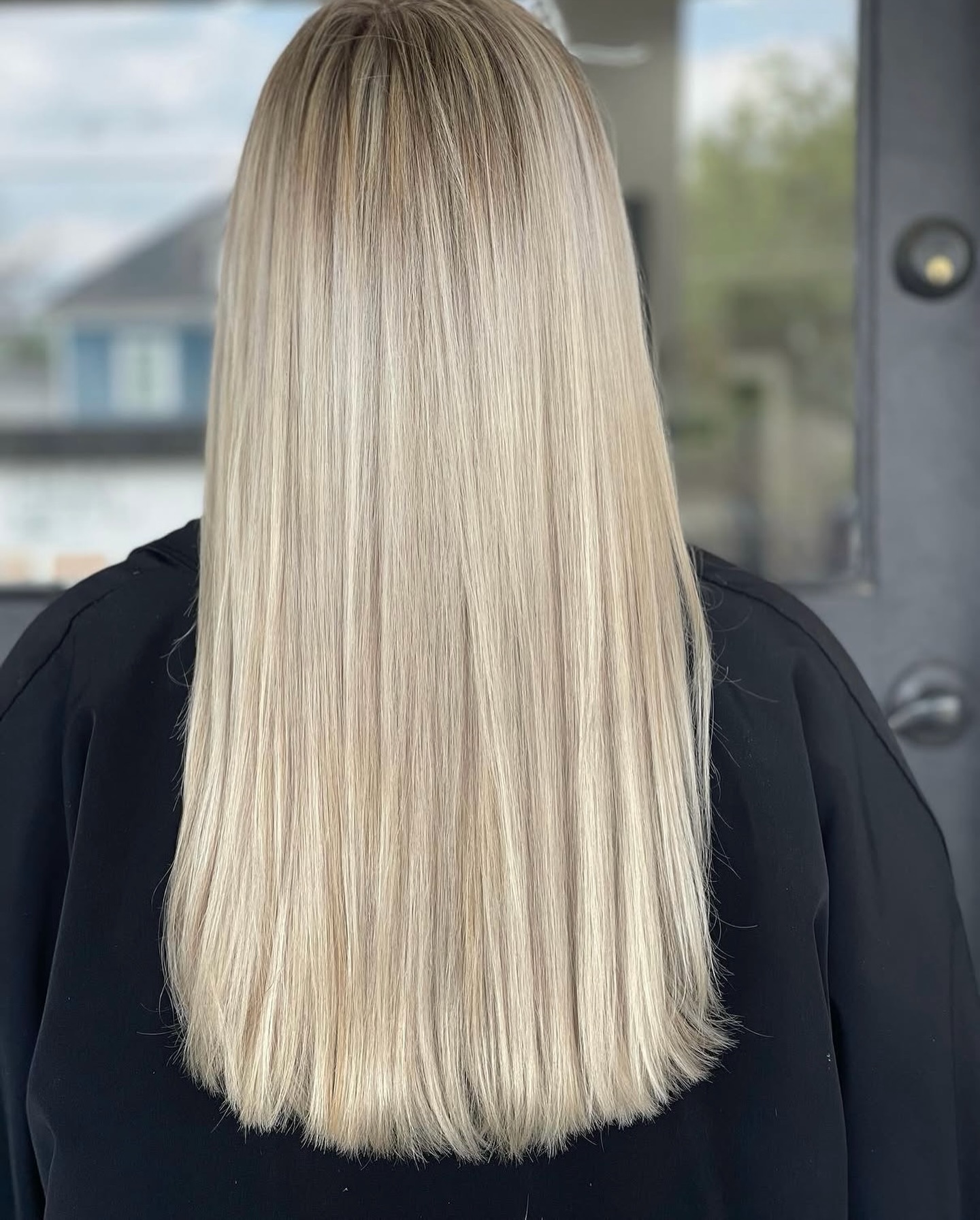 Spring blonde energyyy ☀️✨ that’s soft, bright, and blended to perfection. It’s like your hair just naturally does this. This beautiful blonde was created by the talented @kathypaintshair .
• Looking to transform your hair? You've found the place, summer is calling! 210-701-8161 to book your appointment 💋 L&J
#sanantoniohair #satxhairstylist #sanantoniosalon #sanantoniohairstylist #goldwellsalon