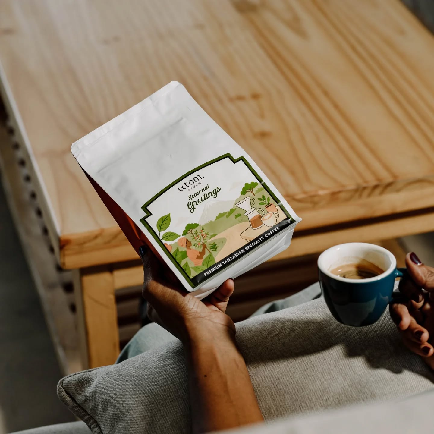 Great coffee starts long before the cup.
Premium Tanzanian beans, roasted for your perfect brew
#tanzaniacoffee #coffeebeans #specialitybeans #beanstocup #atomcoffeehub coffeelovers
coffeequality localcoffee premiumcoffee