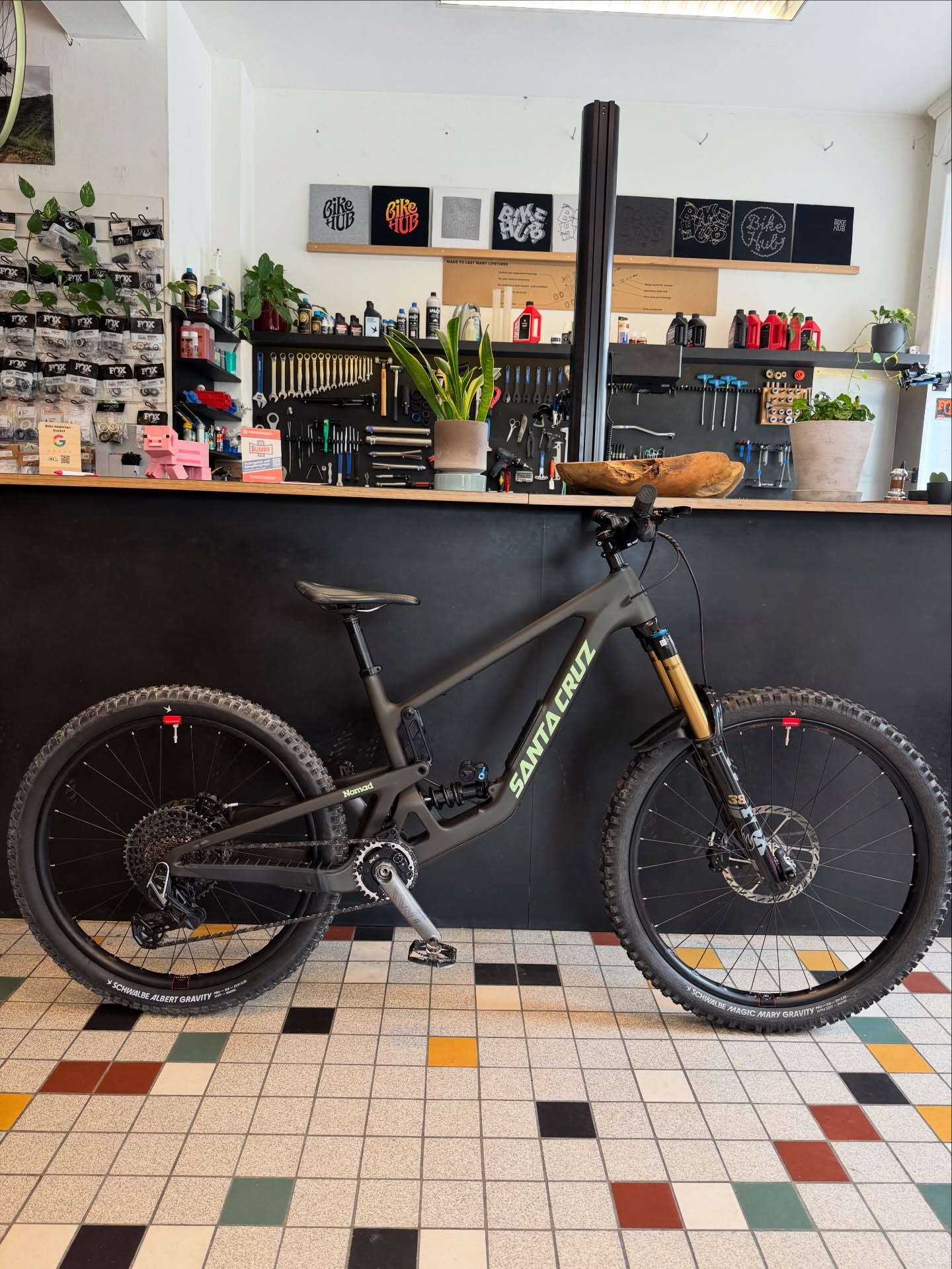 #newbikeday with a custom yesterday released @santacruzbicycles #nomad7 ππ»πβ¨