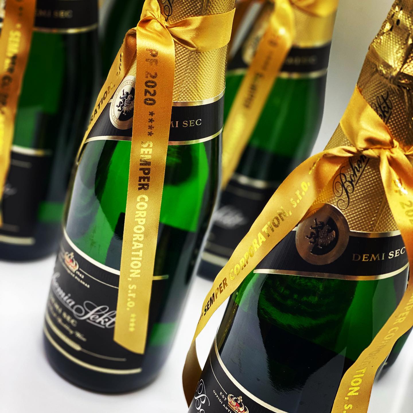 Stuhy s reklamním individuálním potiskem? 🎗Není problém! Zkrátka Řekni to stuhou... #reknitostuhou #potisk #ribbon #individual #ribbonprint #imprintbox #stuhaspotiskem #reklama