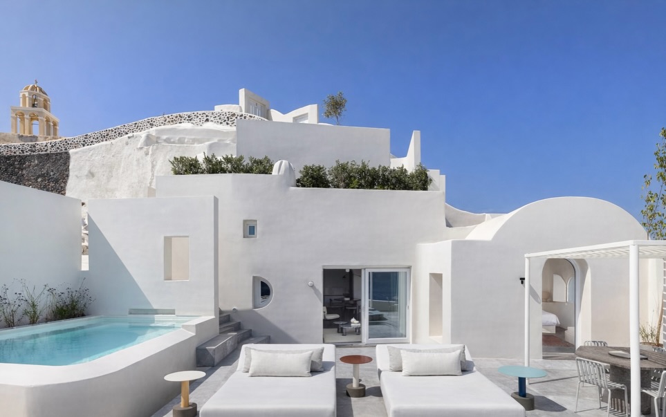 Santorini, Greece 🇬🇷
Perched high above the caldera, this place feels like a dream carved into white stone.
Book your summer 2026 vacation now!