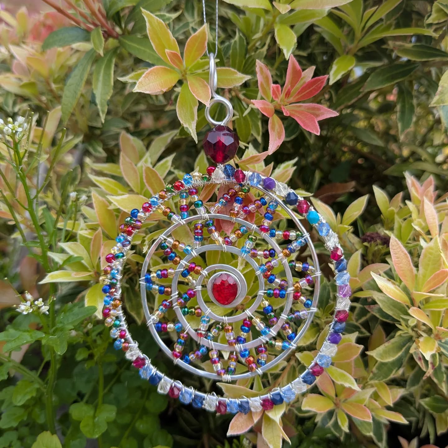 Beaded mandala decor for the home and garden.
Available to purchase @artinjunekent at Penshurst Village Hall, kicking off 6th June!
#artinjunekent #wirejewelry #beadsandwire #homedecor #gardendecor