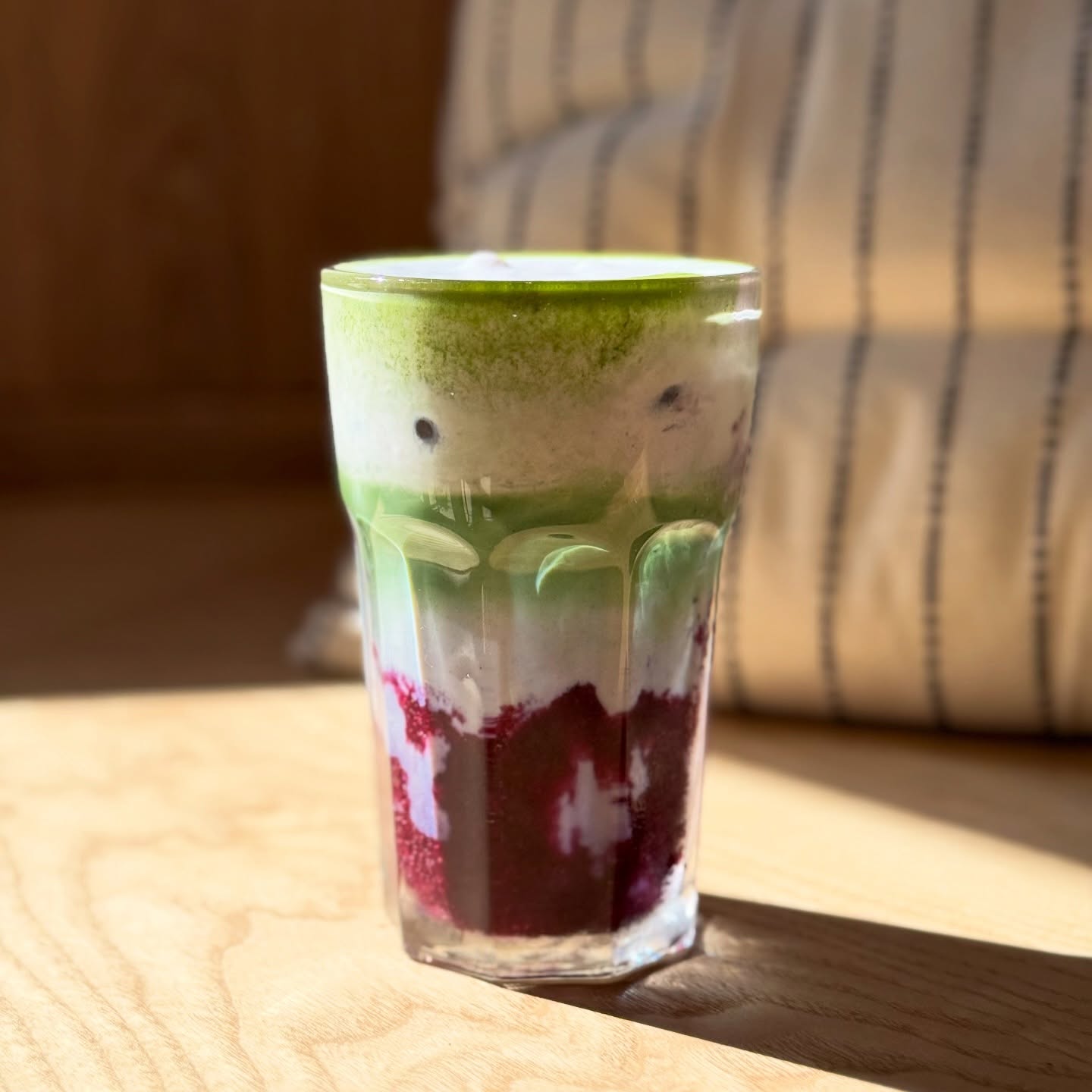 Something new for spring… blueberry matcha🫐🍵
iced matcha with house made blueberry syrup and blueberry cold foam
#villagegreeneyam #matcha #peakdistrict #springtime #blueberrymatcha