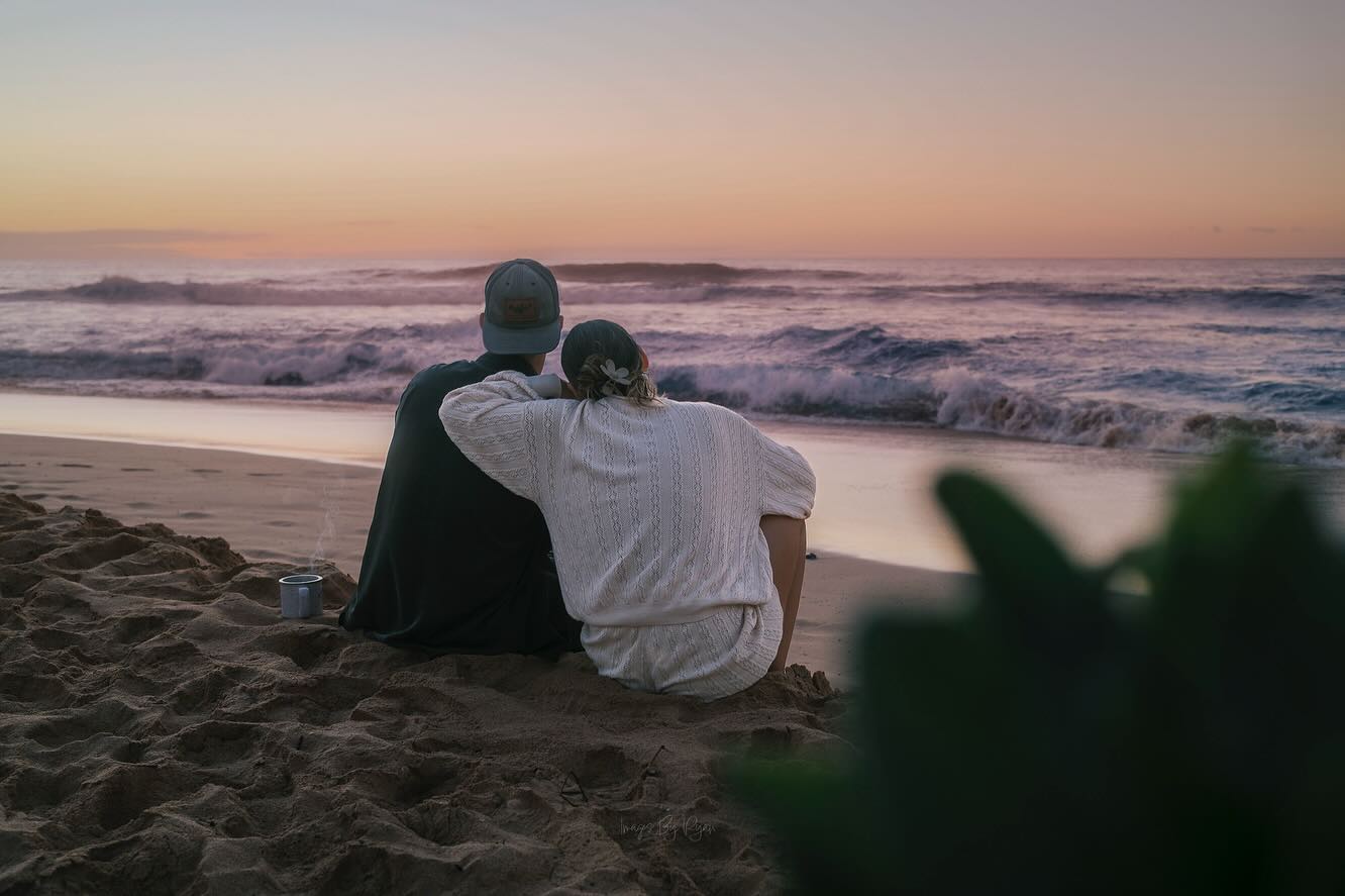 Like a new day…12.07.2024
I’m always looking for those perfect cloud formations, but as a sunrise portrait photographer a cloudless sky can be a perfect backdrop for a portrait.
I met Rebecca & Mike sipping their coffee on the beach as the sun started to rise. I asked them if they’d like to be my subjects for a very short impromptu sunrise portrait session & they gladly agreed. I also found out that they just recently got married!
Such an amazing & beautiful couple… CONGRATULATIONS! 🎉🍾🎊
#oahuphotographer #StreetPhotography #streetphotographer #streetphotos #streetportrait #fujixseries #fujifilm_xseries #fujifilmx100vi #fujifilmglobal #fujifilm_street #fujifilm_global #fujifilm #fujifilmphotography #fujifilmphotographer #portrait #sunrise # streetportrait