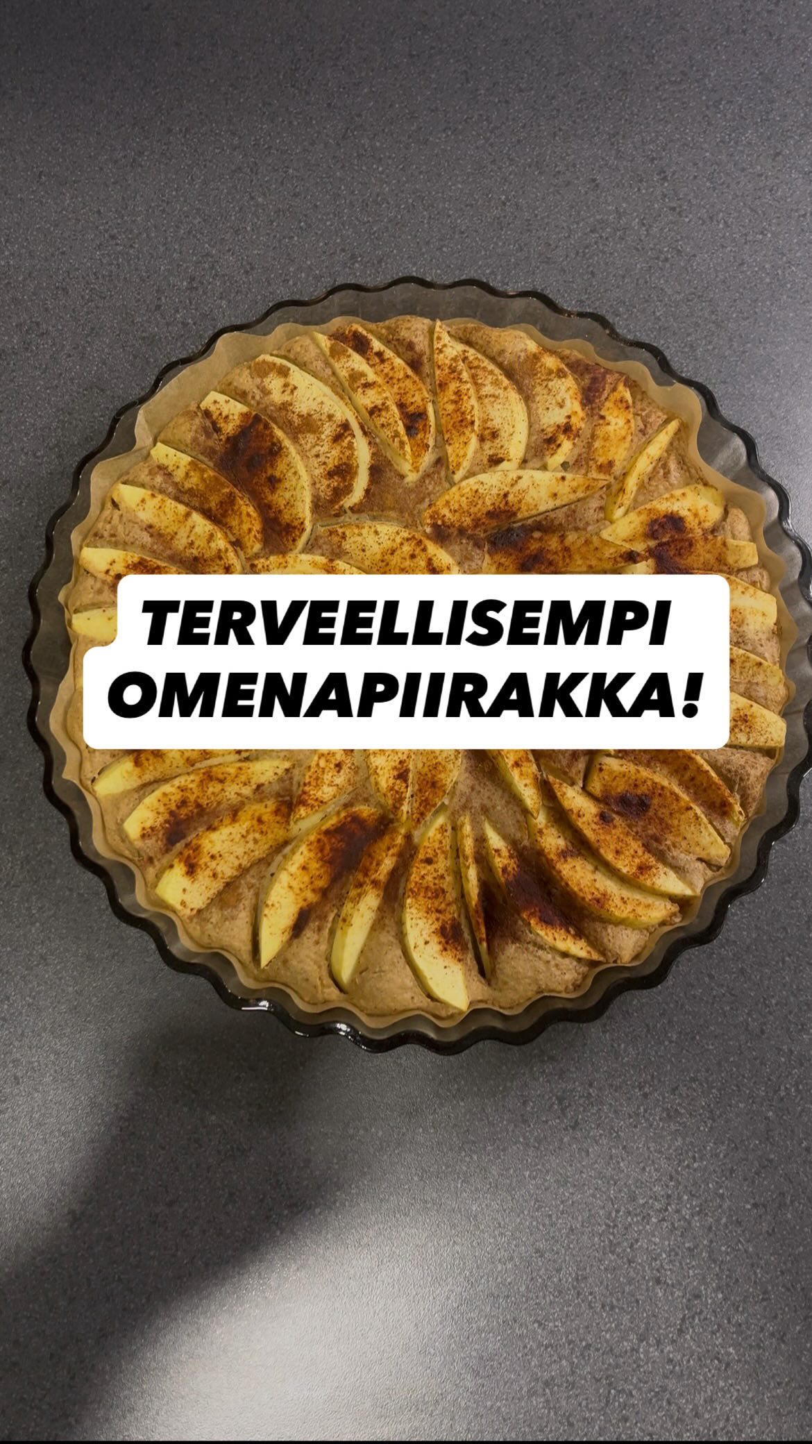 Terveellisempi omenapiirakka! 🍎
Tässä proteiinipitoinen ja herkullinen omenapiirakka.
Tarvitset:
🔸 3 kananmunaa
🔸 300 g kreikkalaista jogurttia (0 %)
🔸 1 banaani
🔸3 dl kaurajauhoa
🔸 1 tl leivinjauhetta
🔸 1 tl kanelia
🔸 1 tl vaniljajauhetta
🔸 2 isoa omenaa
🔸 1 rkl agavesiirappia (päälle)
🔸 kanelia päälle
Valmistus:
Sekoita kaikki ainekset yhteen tasaiseksi taikinaksi.
Kaada taikina vuokaan.
Pilko omenat ja lisää ne piirakan päälle.
Ripottele päälle kanelia ja lisää hieman agavesiirappia.
Paista uunissa 180 asteessa noin 30 minuuttia.
👉🏻 lisää vaniljarahkaa tai kreikkalaista jogurttia piirakan kanssa!👌🏻
Tallenna resepti! ✨
Meneekö testiin?😋
Seuraa tiliäni, jos hyvinvointi kiinnostaa. Jaan vinkkejä terveellisempään syömiseen, treeniin sekä palautumiseen. ✅
#terveellinenherkku #omenapiirakka #proteiinipitoinen #hyvinvointi #kuopio