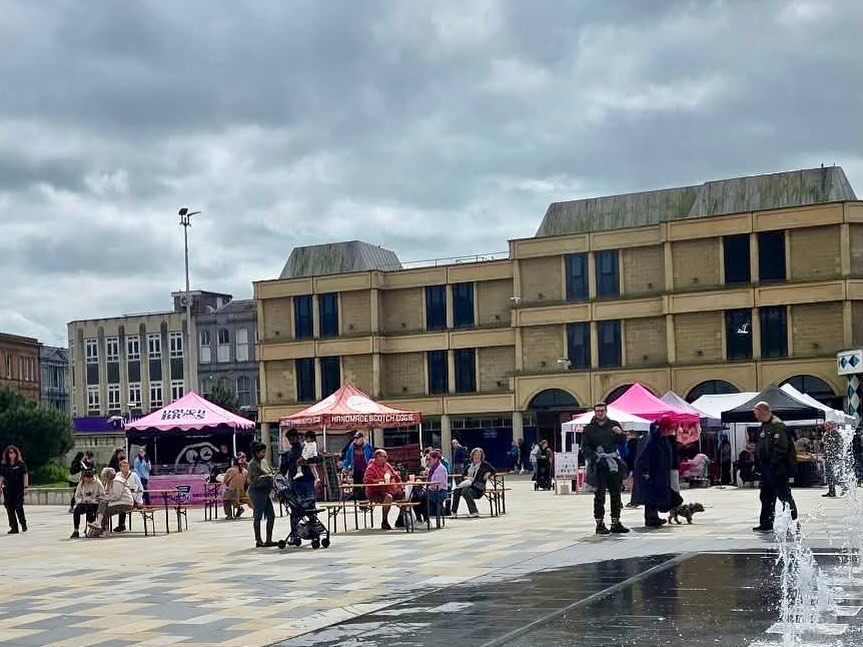 THANK YOU WESTON! 🙌🙌
A huge thank you to everyone who joined us for the rescheduled Weston Independent Market on Thursday! Your continued support means so much, not just to our wonderful traders, but to the whole of Weston town centre.
Our regular weekly markets in Weston are more than just a place to visit once in a while, they’re a weekly celebration of everything local, bringing the community together to support local businesses, enjoy live music, explore the town centre and meet friends family and neighbours.
By coming along to our markets, you’re helping bring life, energy, and footfall into the heart of Weston-super-Mare, supporting all the national and independent businesses on the high street, and making the town centre thrive.
This is your town, your market, and we’re proud to see it growing week by week.
We look forward to seeing you again next week on Wednesday 22nd April, from 10am on The Italian Gardens.
#FoodGoodsCommunity #yourtownyournarket
#westonsupermare #somersetmarkets #weeklymarket