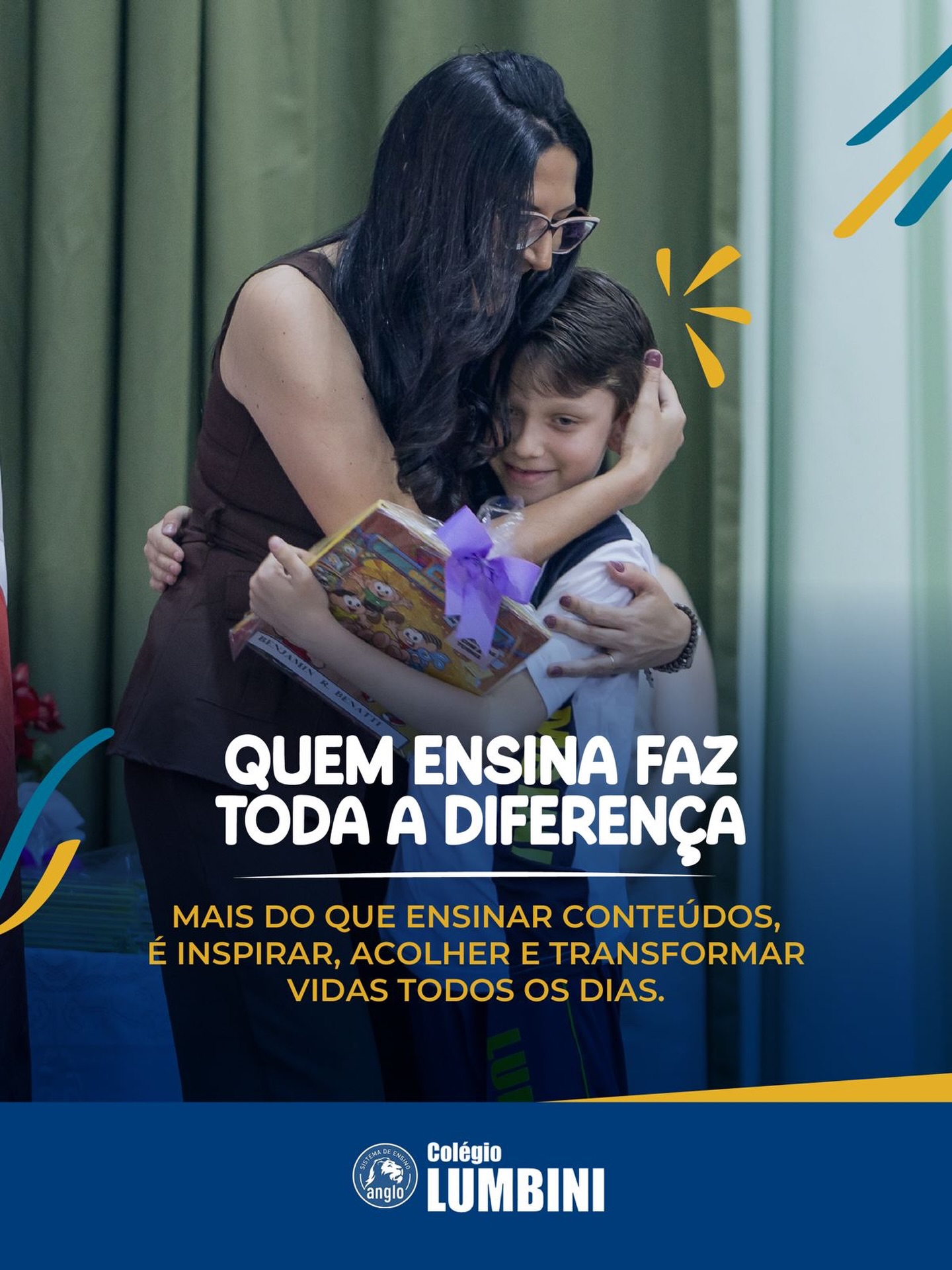 QUEM ENSINA FAZ TODA A DIFERENÇA! 🍎
No Colégio Lumbini, sabemos que a educação é feita de conexões reais e que ser educador vai muito além de transmitir conteúdos.
Nossos professores são os mediadores de grandes descobertas e os incentivadores dos sonhos de cada aluno. É através desse olhar cuidadoso e dessa dedicação que construímos uma base sólida para o futuro.
A cada mestre que caminha conosco: nosso muito obrigado por fazerem da nossa escola um lugar de constante aprendizado e afeto! ❤️🌱