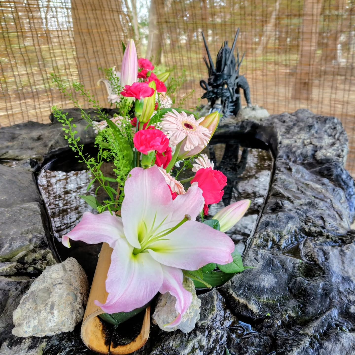 本日より不定期にて花手水を行なっております。
#厚別神社 #神社めぐり #厚別神社と書いてアシリベツ神社 #神社好きな人と繋がりたい #清田区 #札幌の神社 #札幌観光 #花手水 #写真好きな人と繋がりたい