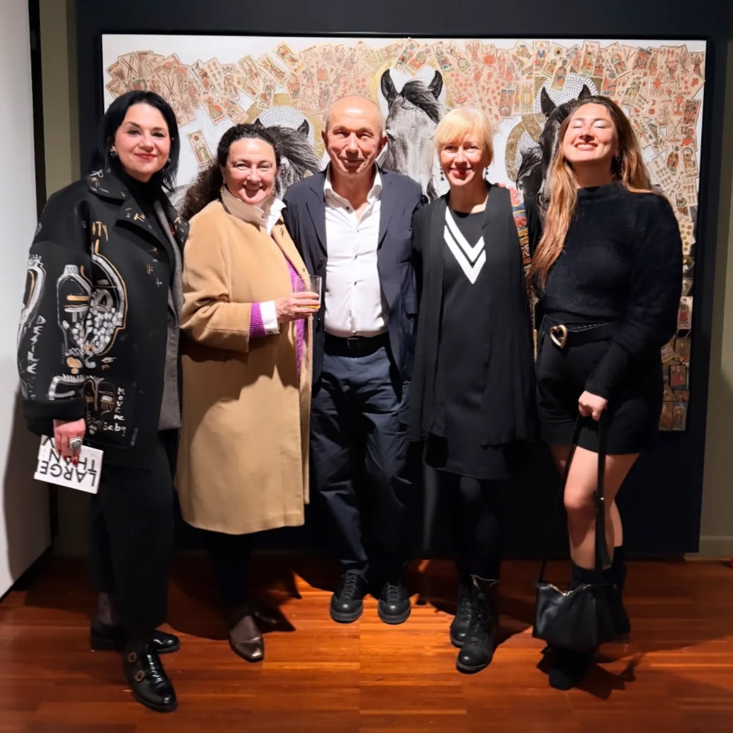 Venice always has an art surprise in store. On this quick visit, it was the opening of the exhibition "The Wild Horses of Sable Island" at @lestanzedellafotografia!
Sable Island is a remote Canadian crescent-shaped sandbar, roughly 42 km long, located 290 km southeast of Halifax, Nova Scotia. Known as the "Graveyard of the Atlantic" due to over 350 shipwrecks (including the #Titanic!), it is a treeless home to 500+ wild horses, captured over decades by the Romanian-Canadian artist, Roberto Dutesco. Find more at @iamwildglobal.
The exhibition is on view through July, and I so hope to return at least once again!
@catherine_loves_art_ thank you kindly for the invite, and what a pleasure to meet you! 💙