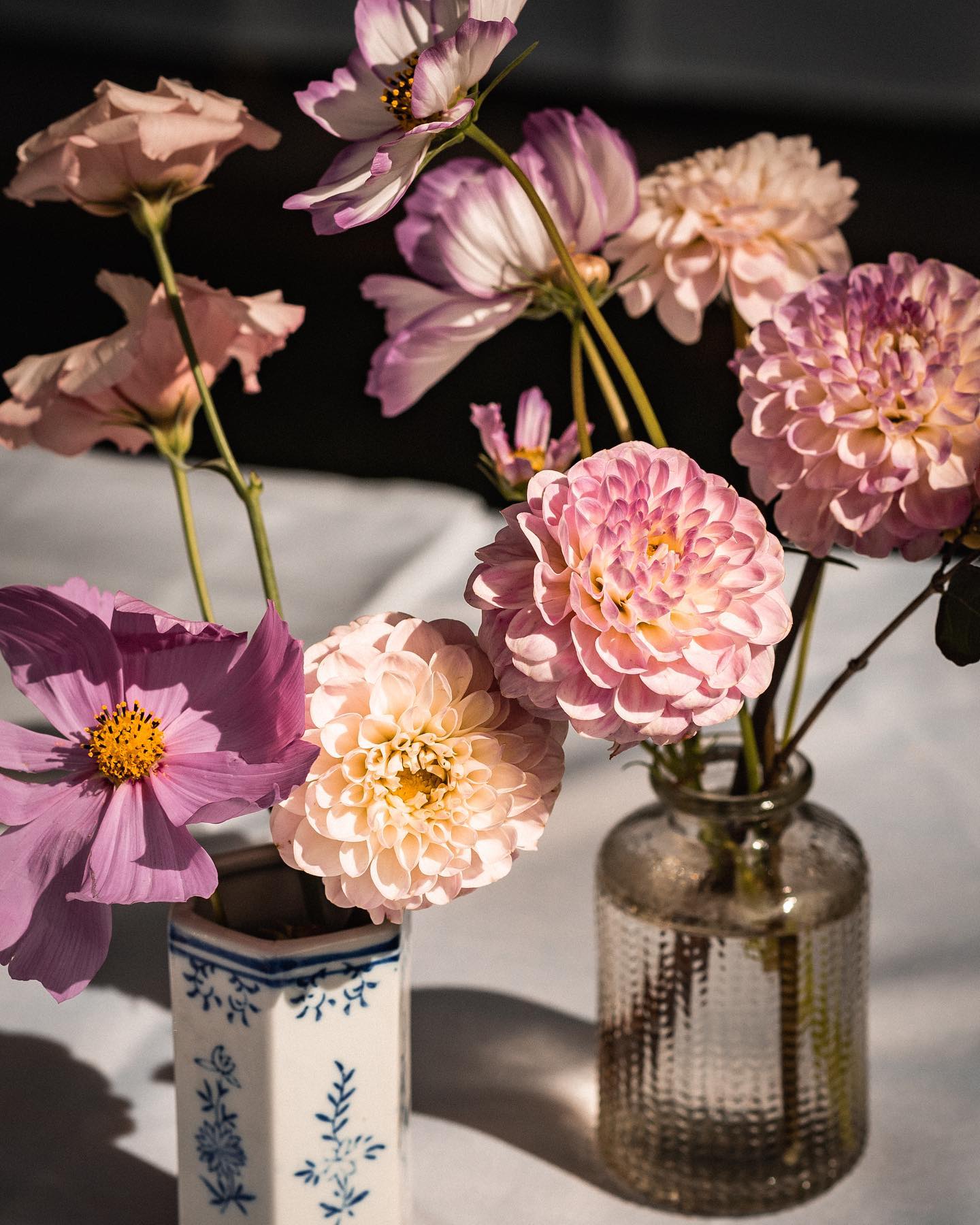 Les très belles créations florales de @des_fleurs_des_saisons pour la décoration d’une fête d’anniversaire au @lyoncountryhouse 🌺💥
.
Colored or BnW version, choose your favorite 🩷🩶🖤
.
#decorationflorale #fleurs #bouquet #fleuristelyon #decotable #decoanniversaire #flowers #photographe #photographelyon #photographeevenementiel #eventphotographer #photographer #photographerlyon #event #birthday #birthdayparty #lyon