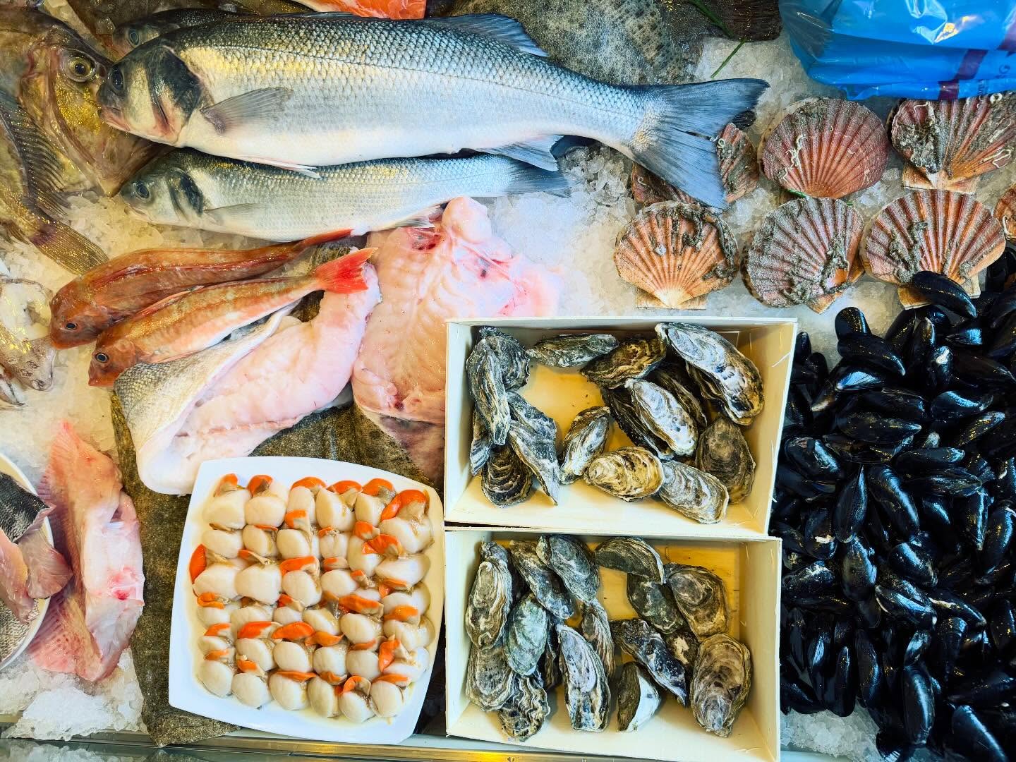 Our beautiful fish counter at our wonderful fish monger yesterday. So fresh. So delicious. Sustainably caught, hand selected, picked by our Fish Monger Harry. #fishcounter #fish #fishshop