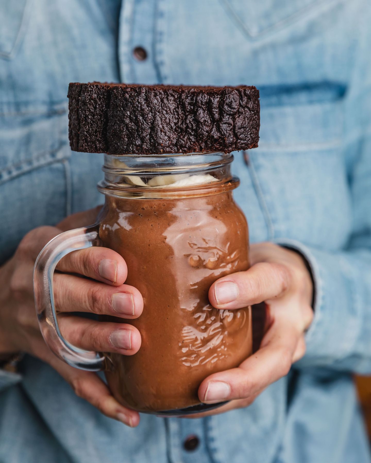 CHOCOLATE BREAK 🍫
Cake choco sans gluten ni sucre raffiné & « shroom shake » vegan au cacao cru, banane, beurre d’amande & champignons médicinaux @terraphy.bio
📸 @alicepages
#smoothie #brunchparis #coffeeshopparis #desserthealthy #glutenfreeparis #healthyparis #naturopathie #sansglutenparis