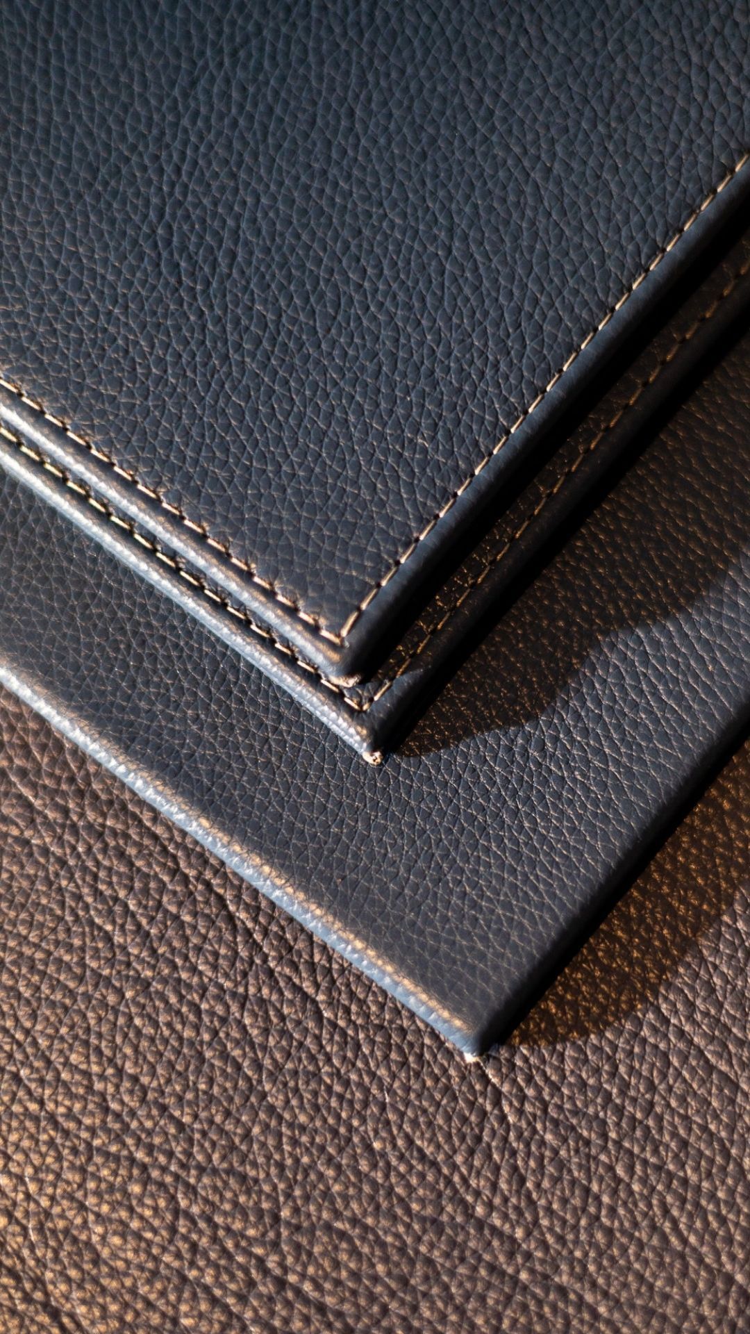 When everything finds its place, the day flows differently.
The Aettra Line was created to organize routine with precision and presence, transforming the workspace into something clearer, more functional, and more balanced.
Less distraction. More intention.
Because working well begins with what surrounds you.
#LeatherDesign #LeatherTray #AuthenticLeather #HomeDecor #InteriorDesign