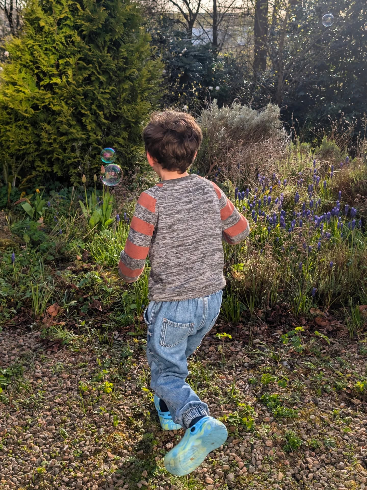 It was a bubbles-in-the-garden kind of afternoon 🫧☀️