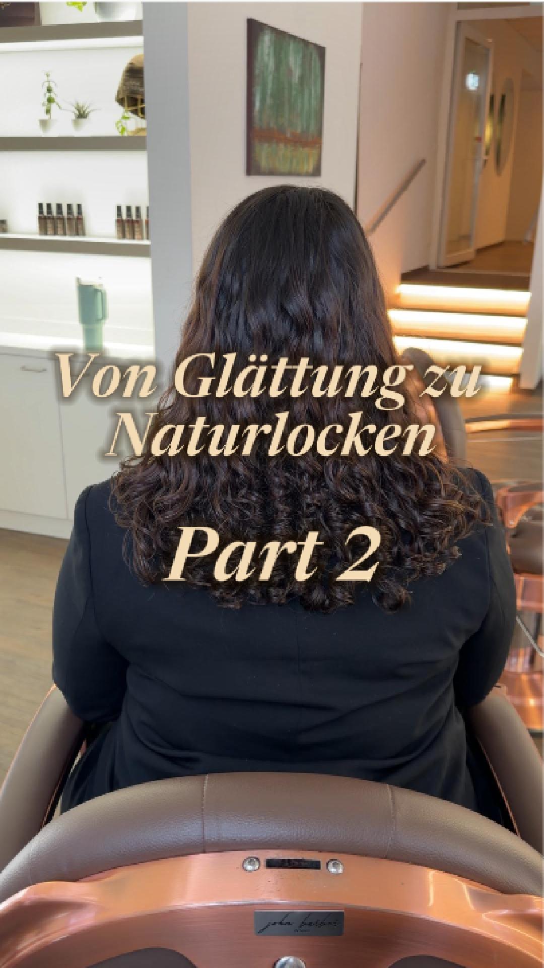 Part 2 | Zurück zur Natur 🌱 🥰
Unsere Kundin wünscht sich, von chemisch behandeltem Haar zurück zu ihrer natürlichen Struktur zu finden.
Wir begleiten sie auf diesem Weg und unterstützen sie dabei, Schritt für Schritt wieder zu gesunden, gepflegten und definierten Locken zu kommen. 🌱 ☺️
Du möchtest das auch?
Dann kannst auf lockenelite.at unser Formular nutzen, um für deinen Termin anzufragen.
Wir freuen uns auf dich. 🥰
#lockenelite #naturfriseur #vegan #locken #curly #wien