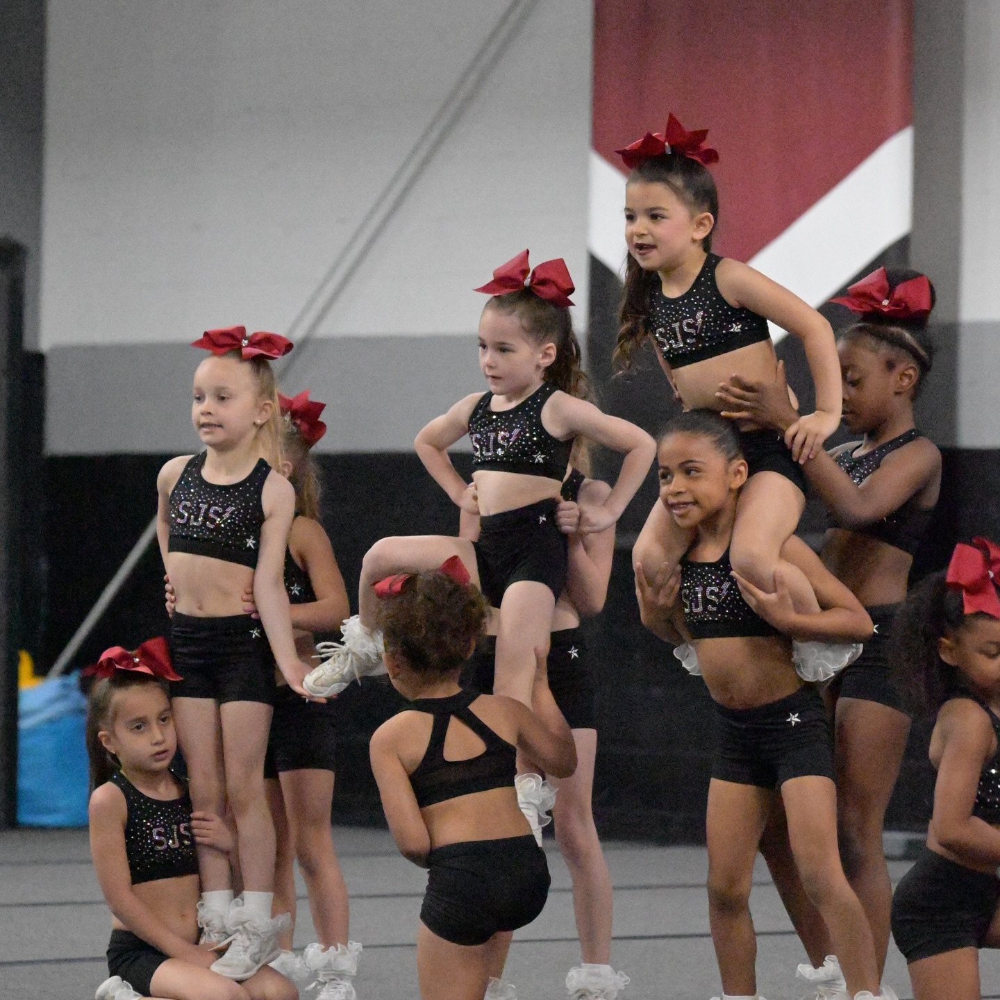 What a way to start the day ⚡️
Session One brought the energy, the smiles, and so many great moments. Way to show up and SHINE today 🤍
We’re just getting started, stay tuned!
#showcase #endofseason #cheer #sjsjerseysbest