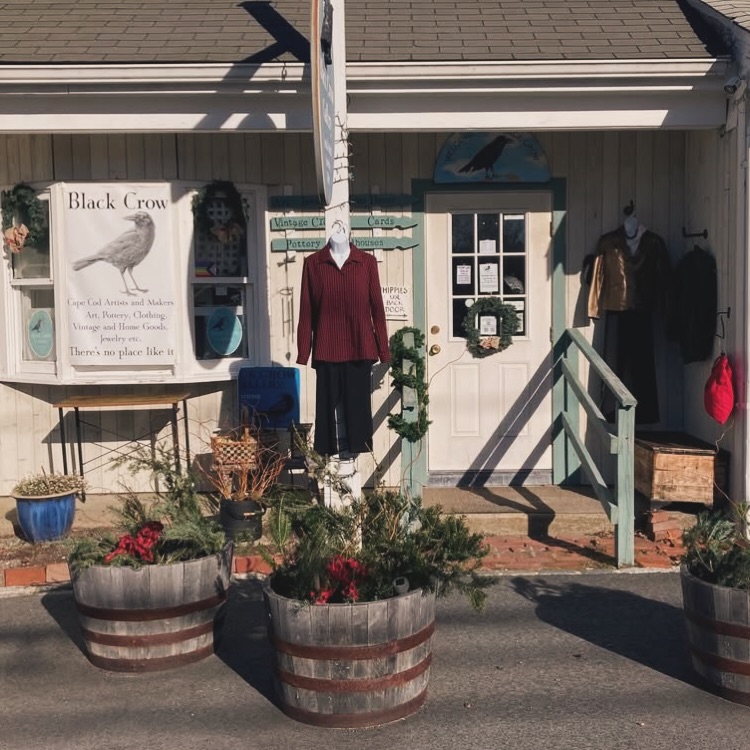 ⭐️WE ARE OFFICIALLY OPEN FOR THE SEASON👀 Fri-Sat. 10-5pm and Sundays 12-5pm. There is no place like it ! Come see ✌️
.
.
.
#blackcrowgallerycc
#capecodartgallery
#capecodartists
#womanowned
Cc: @artsbarnstable
