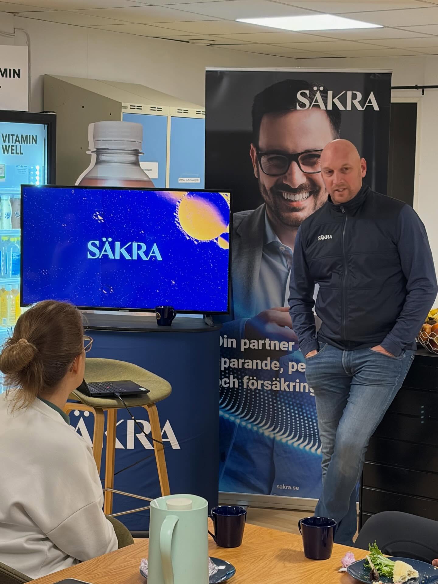 I samband med vår tävling SÄKRA Double Open så arrangerade vi en frukosttennis för våra partners där Alexander och Christian berättade lite om SÄKRA! ✌️Hugo från Hedin Automotivehade med nya Mercedes GLC som har premiärvisning i helgen! 🌟 🚘