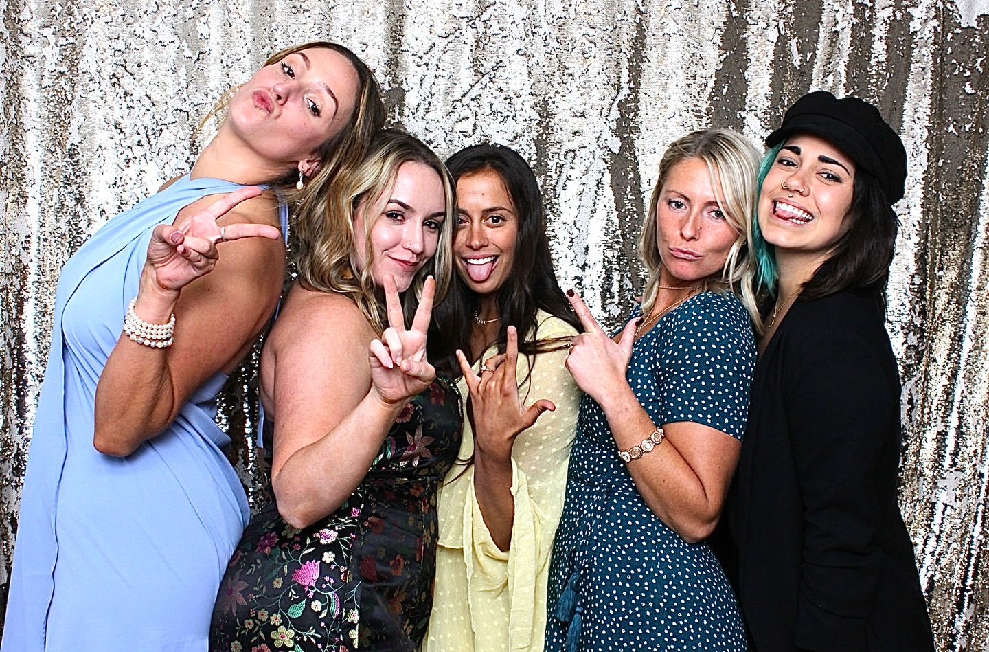 This is what your guests actually remember.
Not just a booth — an experience.
3 West × @ziggybooth