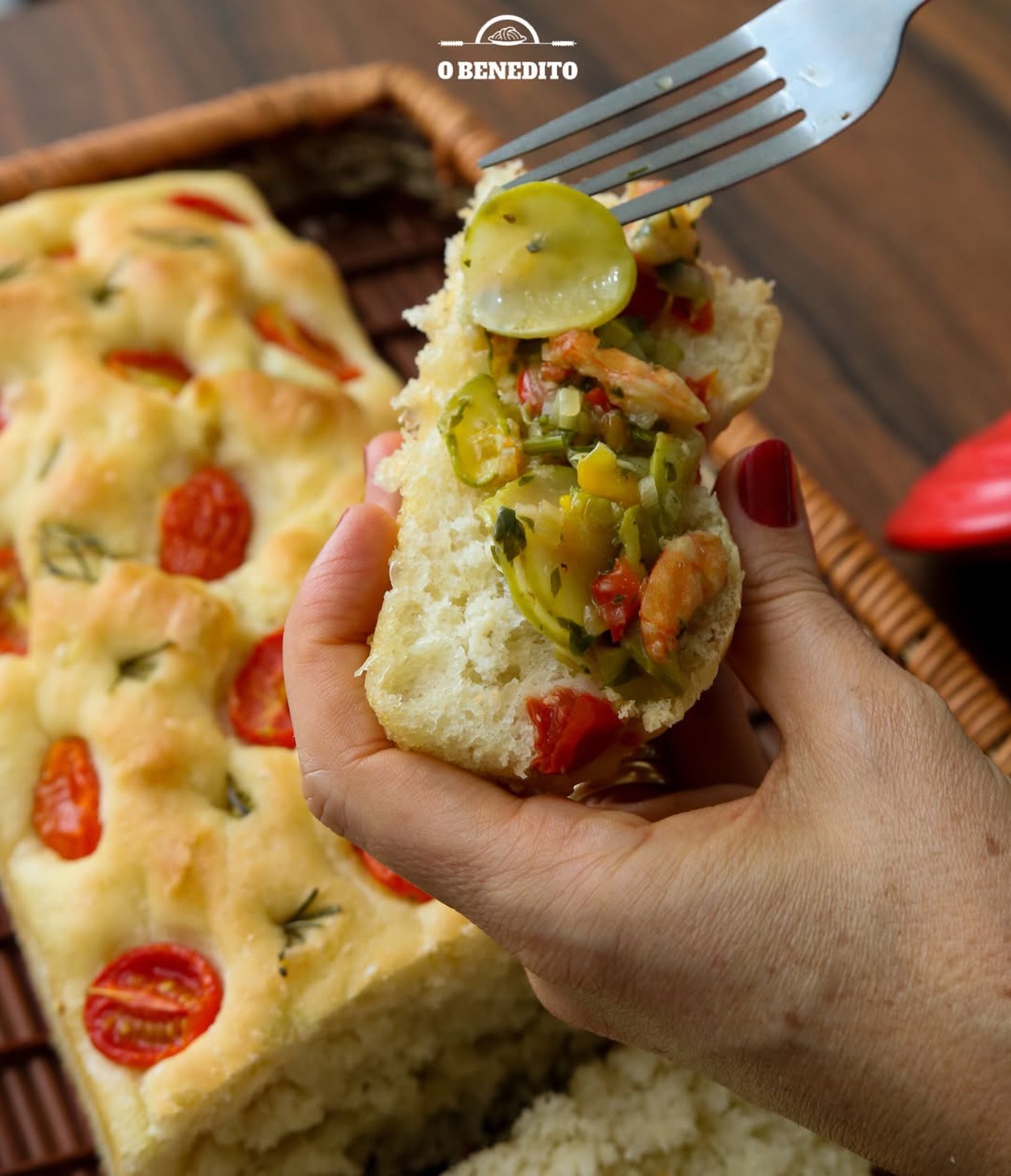 Uma boa refeição começa com uma boa entrada.
Mais do que abrir o apetite, as entradas preparam o paladar, despertam os sentidos e tornam a experiência à mesa ainda mais especial. Por aqui, damos todo o cuidado que esse momento merece.
No nosso cardápio, você encontra opções artesanais de panificação, como focaccias macias e aromáticas, além dos nossos grissinis crocantes, perfeitos para acompanhar. E, claro, uma seleção variada de antepastos, cheios de sabor e personalidade.
Relembrando que amanhã, dia 11/04, teremos uma degustação em nossa loja com algumas das nossas entradas.
Venha nos fazer uma visita, conhecer essas delícias e já garantir sua massa para o fim de semana!
Esperamos por você.
#MassasArtesanais #Divinópolis #minasgerais