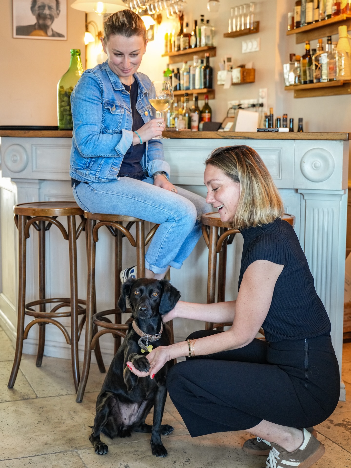 Vos compagnons sont les bienvenus ! 🐶
À chaque moment de la journée :
• Pour le café du matin
• Le déjeuner du midi
• L’apéritif en fin de journée
Et il y a même des habitués, comme Shiv, qui a l’habitude de venir et qui a même pris sa plus belle pose pour la photo 🐾
—
📍 Café du Progrès • Ménerbes
🔗 Réservation conseillée via le lien en bio
☀️ Mardi → samedi : 8h – 20h