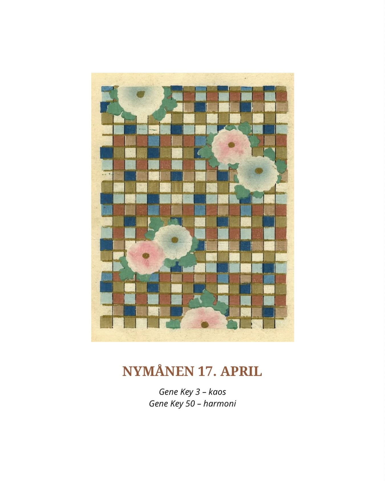 Fra kaos til harmoni…
Ved denne nymåne bevæger Solen sig gennem Gene Key 3 – en nøgle der beskriver det øjeblik, hvor noget nyt forsøger at blive født ind i verden. I sin skygge kan denne energi opleves som kaos eller forvirring. Tingene falder ikke helt på plads endnu. Retningen er måske ikke tydelig. Noget er i bevægelse – men formen er endnu ikke kendt.
Set gennem Gene Keys er dette ikke et problem, det er selve begyndelsens natur. Noget nyt er i gang med at finde sin form – ved gradvist at organisere sig indefra.
Samtidig står Jorden i Gene Key 50, som repræsenterer den jordende kvalitet i feltet.
Denne nøgle handler om værdier, balance og ansvar for livet. Den peger på den orden, der gør det muligt for noget nyt at vokse bæredygtigt, og den minder os om, at nyt liv ikke kun kræver kreativitet – men også en indre integritet. En fornemmelse for, hvad der virkelig er værdifuldt.
Sammen fortæller aksen 3 / 50 en enkel, men dyb bevægelse:
Kaos er ikke modsætningen til orden – det er ofte begyndelsen på en ny form for orden.
Denne nymåne kan invitere til at mærke ind i spørgsmål som:
– Hvad i mit liv føles som en begyndelse lige nu?
– Hvor oplever jeg måske lidt kaos eller usikkerhed – fordi noget nyt er ved at blive til?
– Kan jeg give processen lidt mere plads, uden at skulle kende hele formen endnu?
Gene Key 3 minder os om, at innovation ikke opstår ved at have alle svarene fra starten. Den opstår, når vi tør blive i begyndelsen længe nok til, at noget nyt kan organisere sig.
Og med Gene Key 50 i baggrunden spørger livet samtidig: Hvilke værdier skal dette nye vokse ud fra?
Måske er denne nymåne derfor en invitation til både at byde det nye velkommen – og samtidig mærke efter, hvilken indre orden eller sandhed det ønsker at vokse fra.
Et lille frø i mørket - og måske begyndelsen på noget, der endnu ikke helt har fået sin form.
Kærligst,
Pernille🌱
Billede via @blumenhausmagazine
______________________________________
#genekeys #nymåne #3genekey #50genekey #indrearbejde