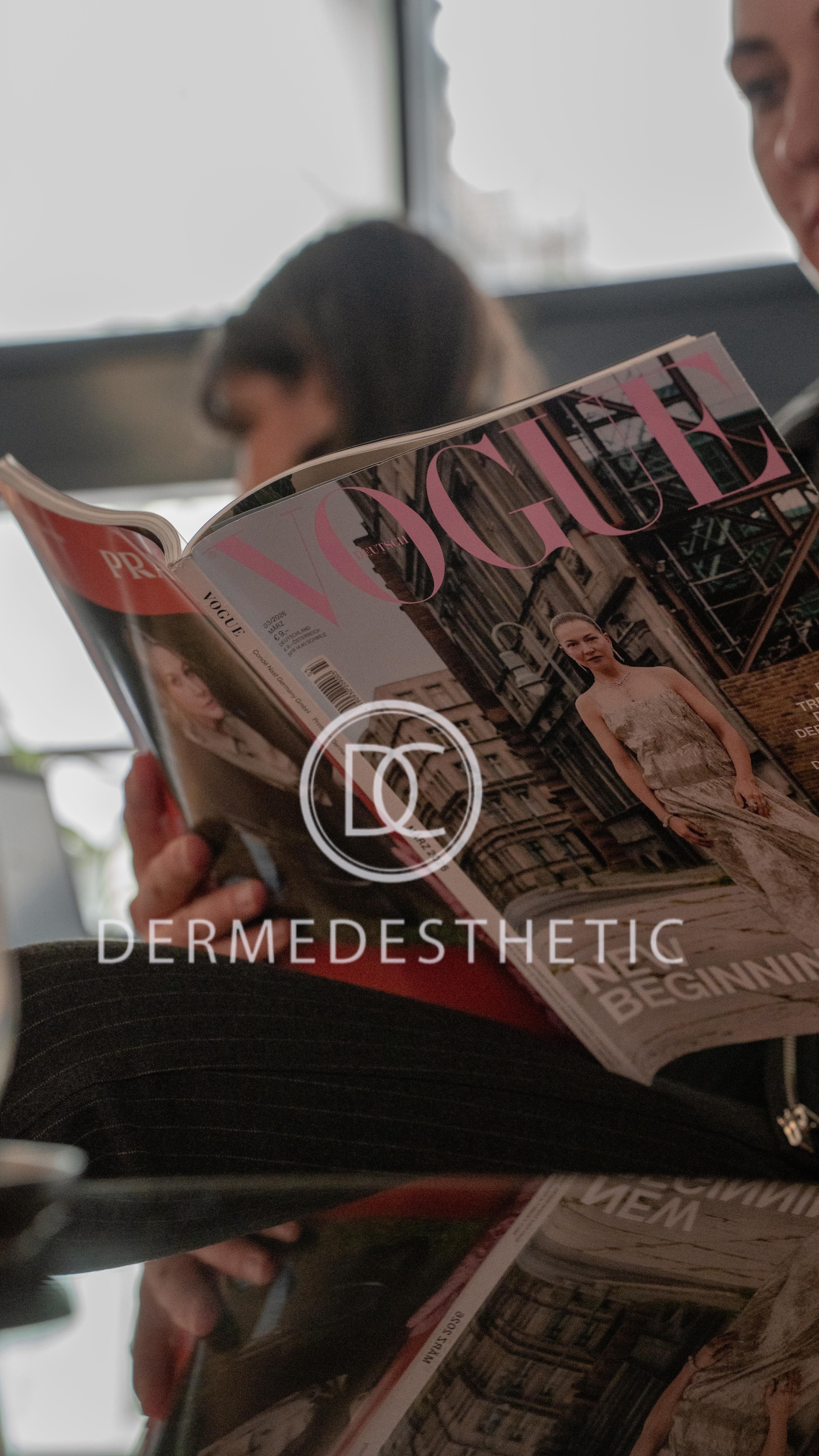 We spend hours reading reviews of hotels or restaurants— so why should we be any less selective when it comes to our own faces?
The consultation is the moment when the chemistry has to be right. It’s the time for you to ask questions, voice your concerns, and share your wishes. An honest doctor takes the time to listen and creates a plan that enhances your natural beauty rather than masking it.
-
Wir verbringen Stunden damit, Rezensionen für Hotels oder Restaurants zu lesen – warum sollten wir bei unserem eigenen Gesicht weniger wählerisch sein?
Die Konsultation ist der Moment, in dem die Chemie stimmen muss. Es ist der Raum für deine Fragen, deine Ängste und deine Wünsche. Ein ehrlicher Arzt nimmt sich Zeit, hört zu und erstellt ein Konzept, das deine natürliche Schönheit unterstreicht, statt sie zu maskieren.
•
#aesthetics #dermedesthetic #medicalaesthetics