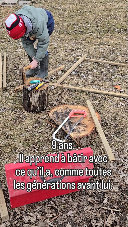 On pense souvent que tout commence plus tard… mais sur une ferme, ça commence tôt.
Dans les mains, dans les gestes, dans la façon de voir le monde.
Et sans trop s’en rendre compte… ça s’enracine pour la vie 🌱🧡