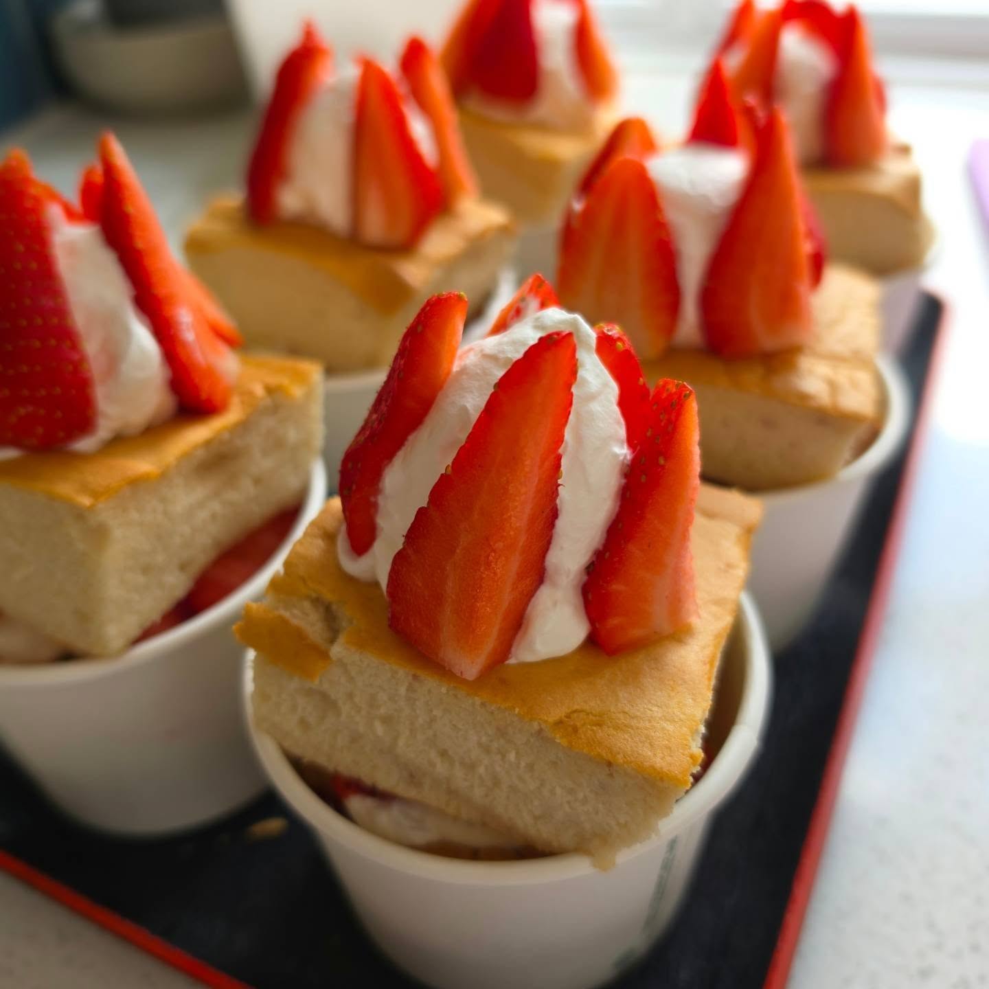 Strawberry Pot Cake 🍓 are back !!