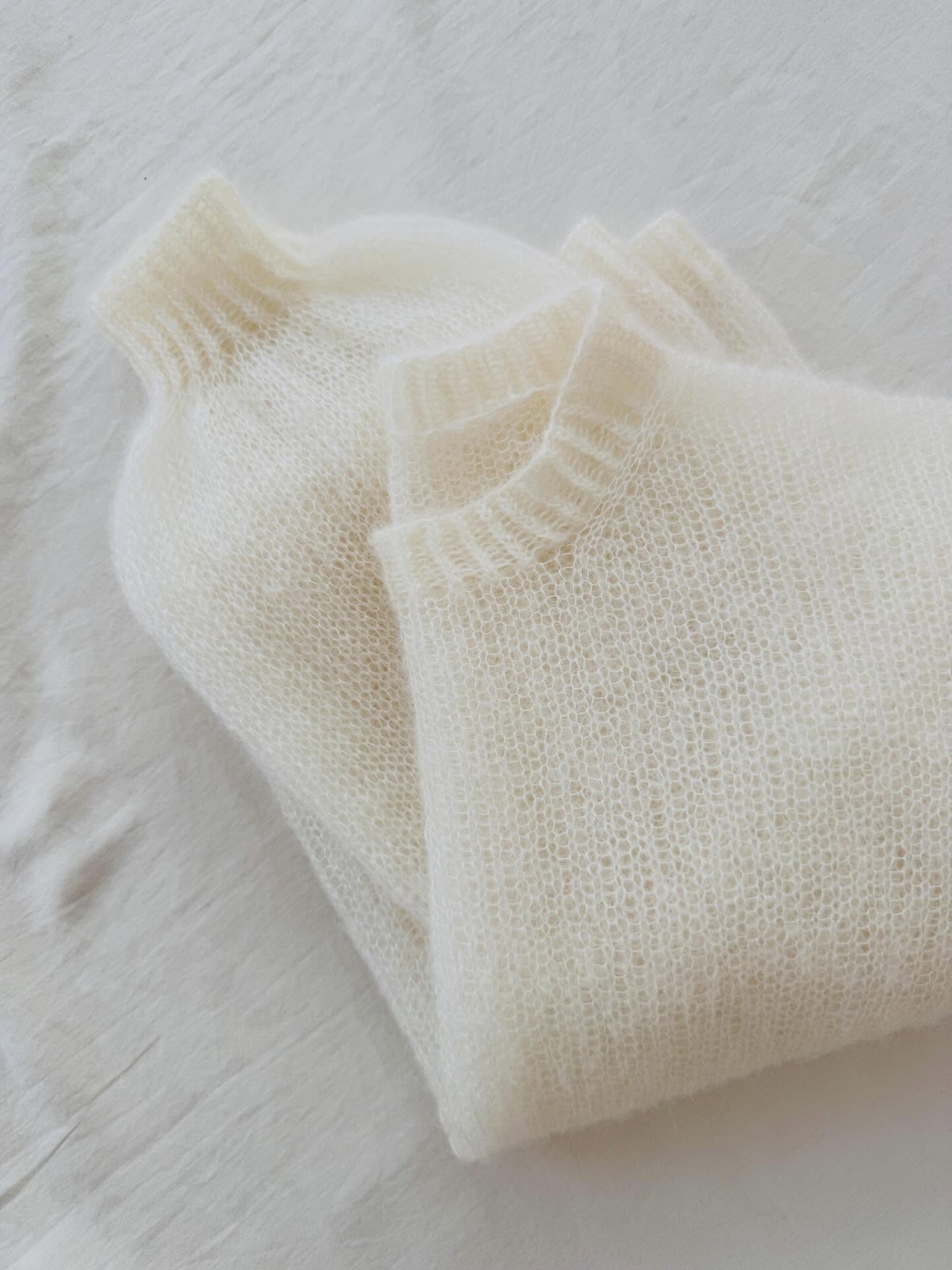 A fluffy little something, ready for summer 😍🥰
.
.
.
Pattern by me - #fredericsweater - and available now in German, English, French, Danish and Polish on my website and Ravelry 🤩
.
Yarn: Soft Silk Mohair in the shade Snowflake by @knittingforolive
.
Advertising
.
#knitting #knitknitknit #nevernotknitting #stricken