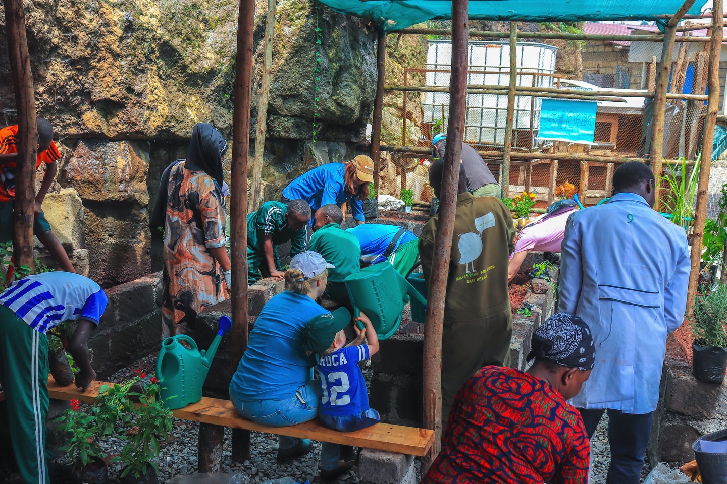 So special to be back in collaboration with Becca Katz @goodnaturedlearning, @thomasbefstudio and @buildher_org at @destinyjuniormathare 🙌
A month ago we helped bring to life a new kitchen garden right next to their amazing and brand new outdoor classroom, designed as one connected learning space where nature becomes the teacher.
Before the big day, teachers took part in hands-on training sessions, setting the foundation for what was to come 🌾
Then on March 21st, everything came alive, over 100 students, teachers, parents, partners of @goodnaturedlearning and friends from across Nairobi gathered in the heart of Mathare to co-create Destiny’s Outdoor Classroom & Shamba with many participatory activities to dive into!
The energy was incredible!
Kids got fully hands-on, building soil, discovering earthworms, learning planting techniques, and watering their new garden with so much joy and curiosity 💡
Now we look ahead with excitement as this space continues to grow into a living classroom filled with fruit trees, flowers, and most importantly, food! 🌾🪻🐝 #GrowingJoy in the heart of one of the largest informal settlements.
Kudos to Becca and the rest of the teams, a lot has gone into this inception:
@goodnaturedlearning (key planners)
@destinyjuniormathare (main school)
@thomasbefstudio (key planner)
@buildher_org (built the foundation)
@harvestingforgood_ea (shamba inception)
@kibe__mr_dudu (beautiful mosaic)
@reubenbesa (photo/videographer)