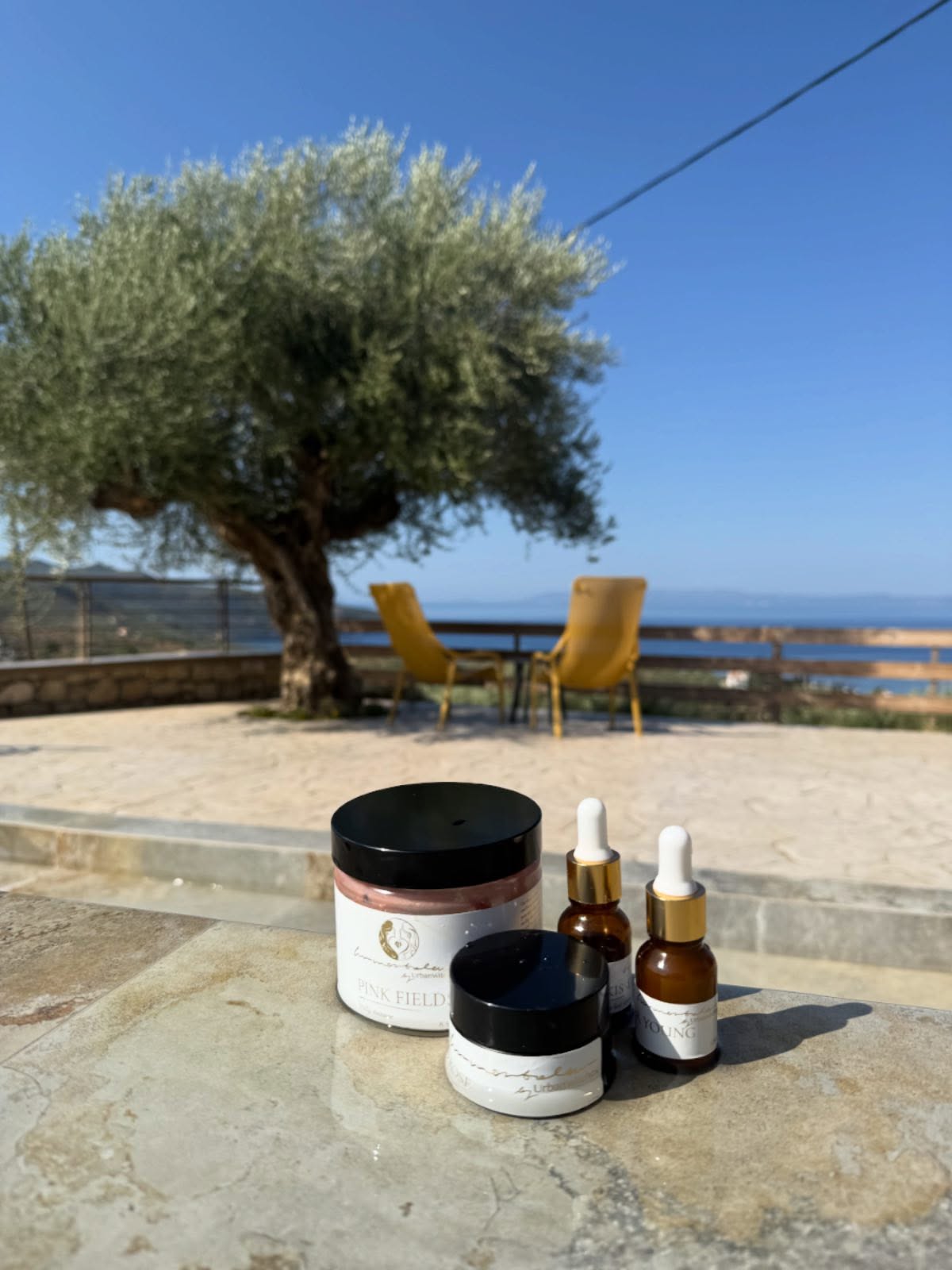 The secret to that sun-kissed glow… without damaging your skin ☀️
Taking care of your skin is not vanity… it’s self-respect.
It’s choosing to nourish yourself,
to soften,
to glow from within ✨
With spring awakening and the sun returning,
this is your time to reconnect — with nature, with your body, with your radiance.
Our Sun-Kissed Face Serum is more than skincare…
it’s liquid nourishment for your skin 🌿
Infused with nature’s most healing oils, it works with the sun —
enhancing your natural glow,
deeply hydrating,
and restoring your skin’s vitality.
No harsh chemicals.
No fighting your skin.
Just pure support, balance, and radiance.
Because when you treat yourself like you matter…
your glow speaks for itself ☀️
Romanticize your self-care. You deserve it 🌹
#sunkissedskin #organicskincare #glowfromwithin☀️