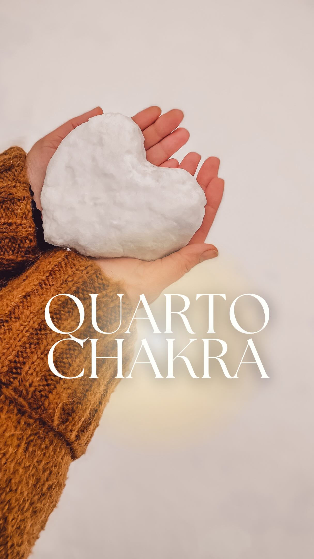 Il quarto Chakra, Anahata, è un fiore dai dodici petali. Ogni petalo è un’evocazione, un invito a superare i dodici turbamenti mentali che appesantiscono il nostro centro spirituale 💚
Quando iniziamo a rimuovere le negatività dal chakra del cuore, la nostra intera esistenza cambia frequenza. Uno dei primi aspetti a rifiorire è Kama, la nostra energia vitale e sessuale: qui l’unione di due corpi non è più scissa dal sentimento, ma viene vissuta con Amore.
Sperimentare la sessualità senza amore crea profonde interferenze interiori perché, nel nostro stato naturale di benessere, siamo esseri fatti per dare e ricevere energia amorevole ✨
Riportare il cuore al centro vuol dire trasformare ogni atto in un gesto sacro, dove il piacere diventa una forma di devozione e di connessione autentica 🪐
👉🏻 Il contenuto è tratto dal videocorso Chakra Harmony, un percorso di risveglio energetico esperienziale in cui, attraverso mantra, mudra, meditazione e studio dei chakra, puoi entrare in contatto diretto con l’antica saggezza tantrica.
#anahata #anahatachakra #quartochakra #cuore #chakradelcuore