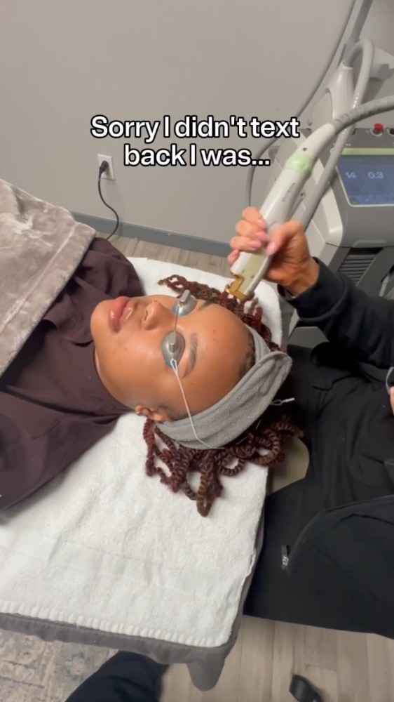 Sorry I didn’t text back… priorities (aka getting my glow on) ✨
.
.
.
#fullspectrumfaceandbody #pnwmedspa #tacomamedspa