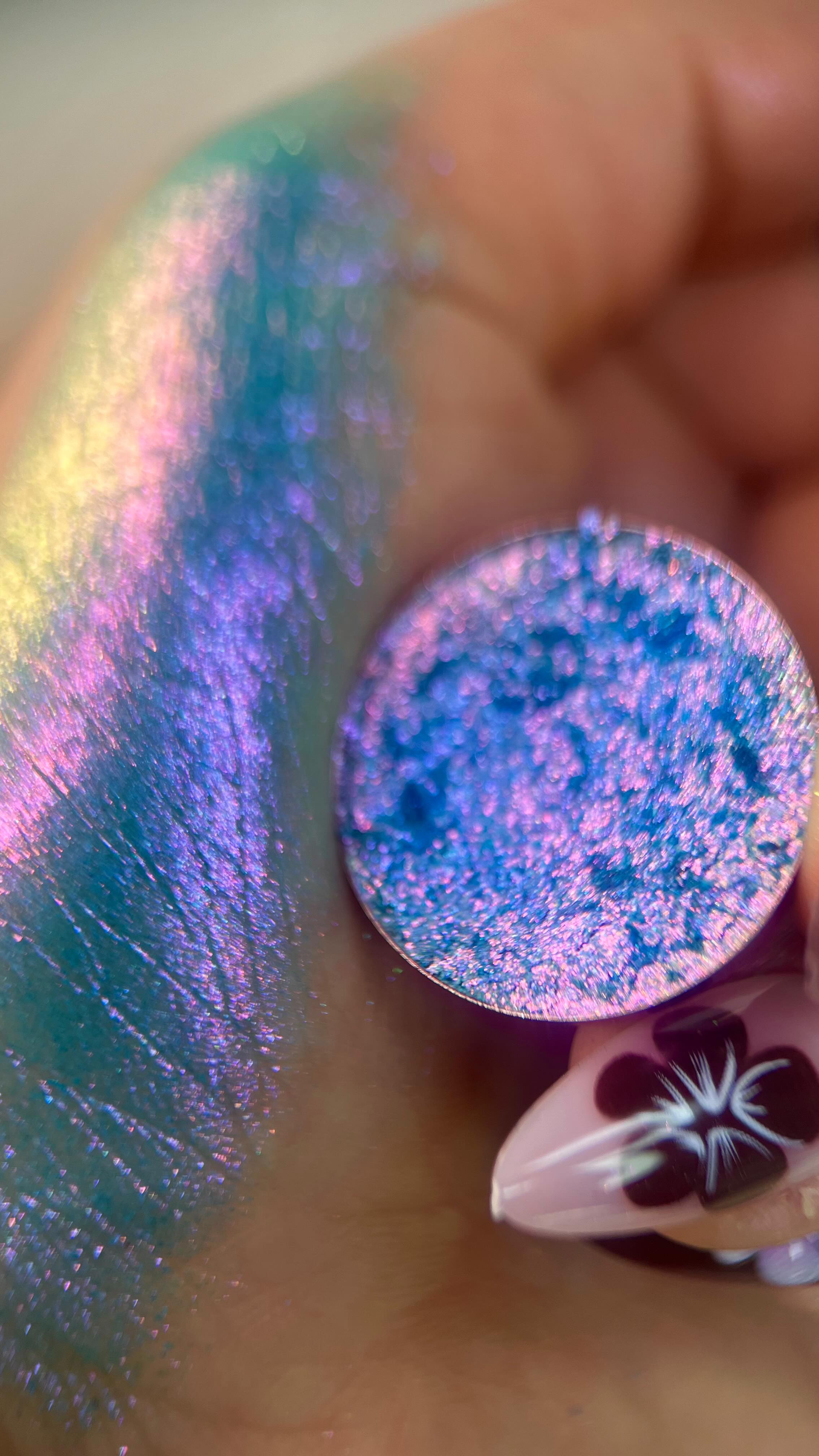 X-Ray — looks innocent at first… but once swatched, it reveals its true nature.
A blue base shifts into purple, then pink and yellow — pure magic with every move ✨ #thepastelroses #indiemakeup #makeuplover