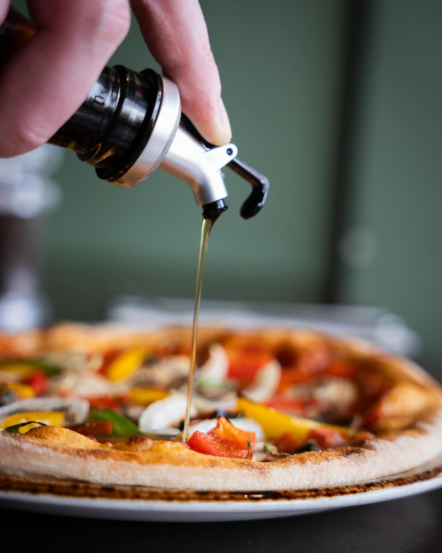 When the weather turns grey, a hot pizza makes everything feel better ❤️🍕
#caponesgalway #galway #pizzagalway #thisisgalway