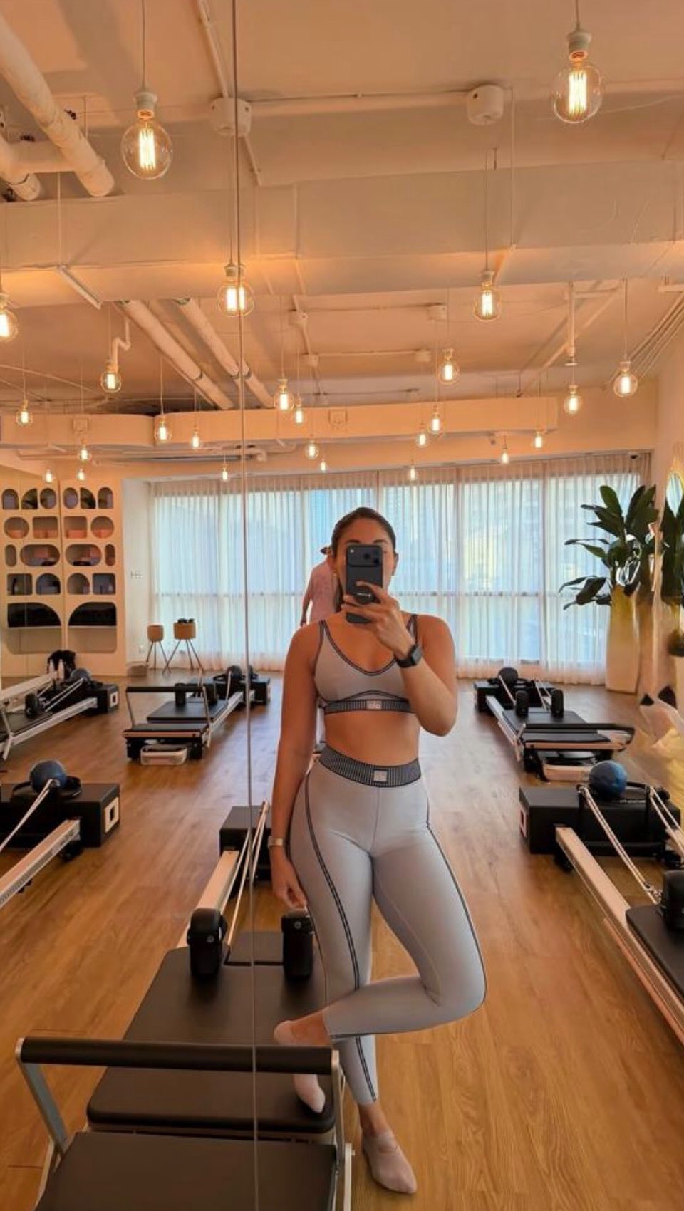 “Just 5 more” = character building
Trust us, the uncontrollable shakes mean it’s working
Who’s ready to burn with us this week? See you in the studio 💙
