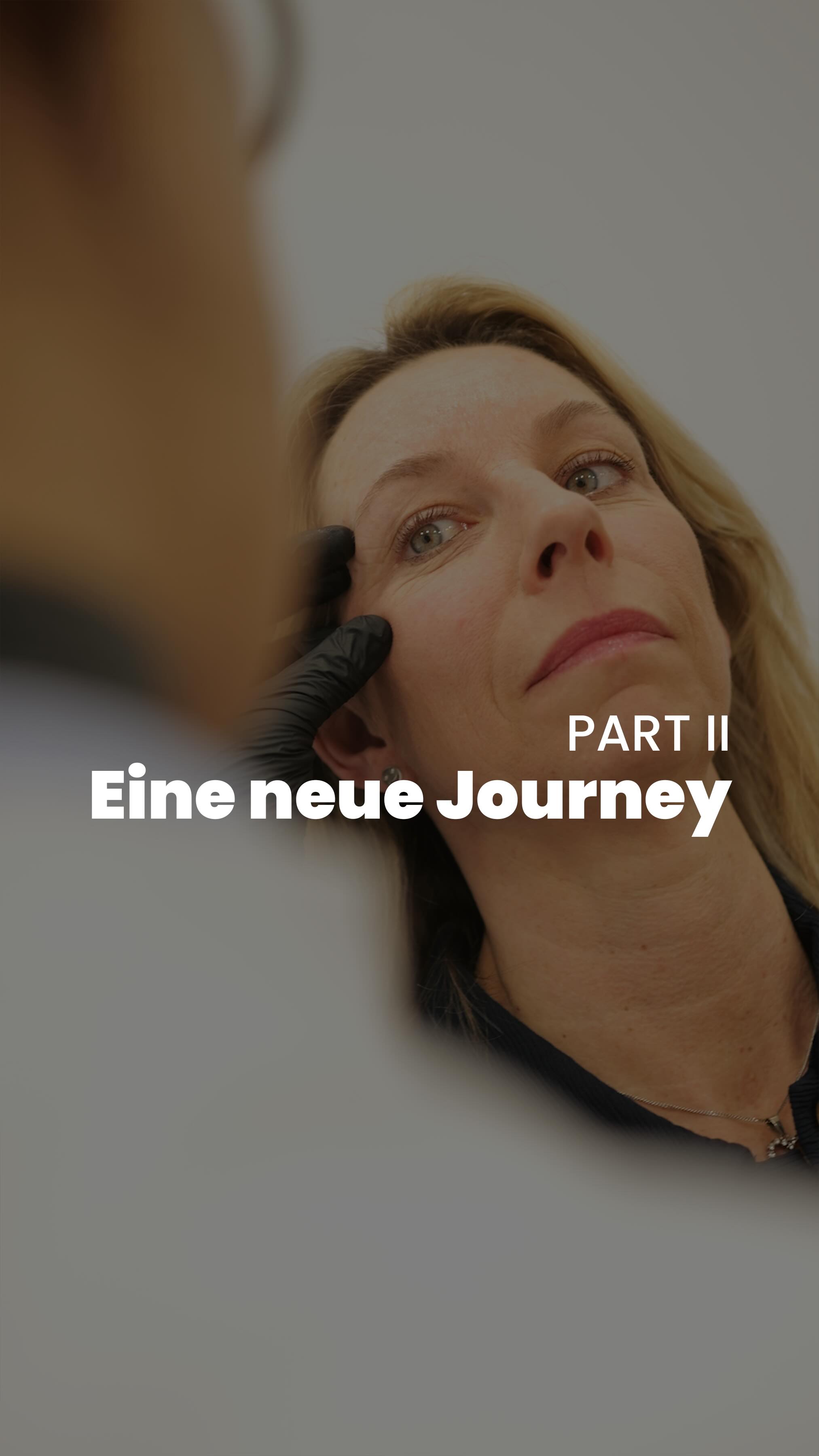 Heute Part II!
Nachdem wir beim letzten Mal mit Botulinum die mimischen Falten gezielt behandelt und das Gesicht entspannt haben, geht es heute mit Schritt zwei weiter.
Wir behandeln das Gesicht mit einem Biostimulator, Sculptra, um die erschlaffte Haut wieder zu straffen und die körpereigene Kollagenproduktion anzukurbeln. Durch die sanfte Stimulation wird die Haut Schritt für Schritt dichter, fester und frischer, während das Ergebnis sehr natürlich wirkt.
Seid gespannt auf Part III, in dem wir weiter an einem harmonischen Gesamtbild arbeiten.
Eure Fachärztin Fr. Ludewig
#biostimulation #kollagenaufbau #sculptra #ludewig #hautstraffen