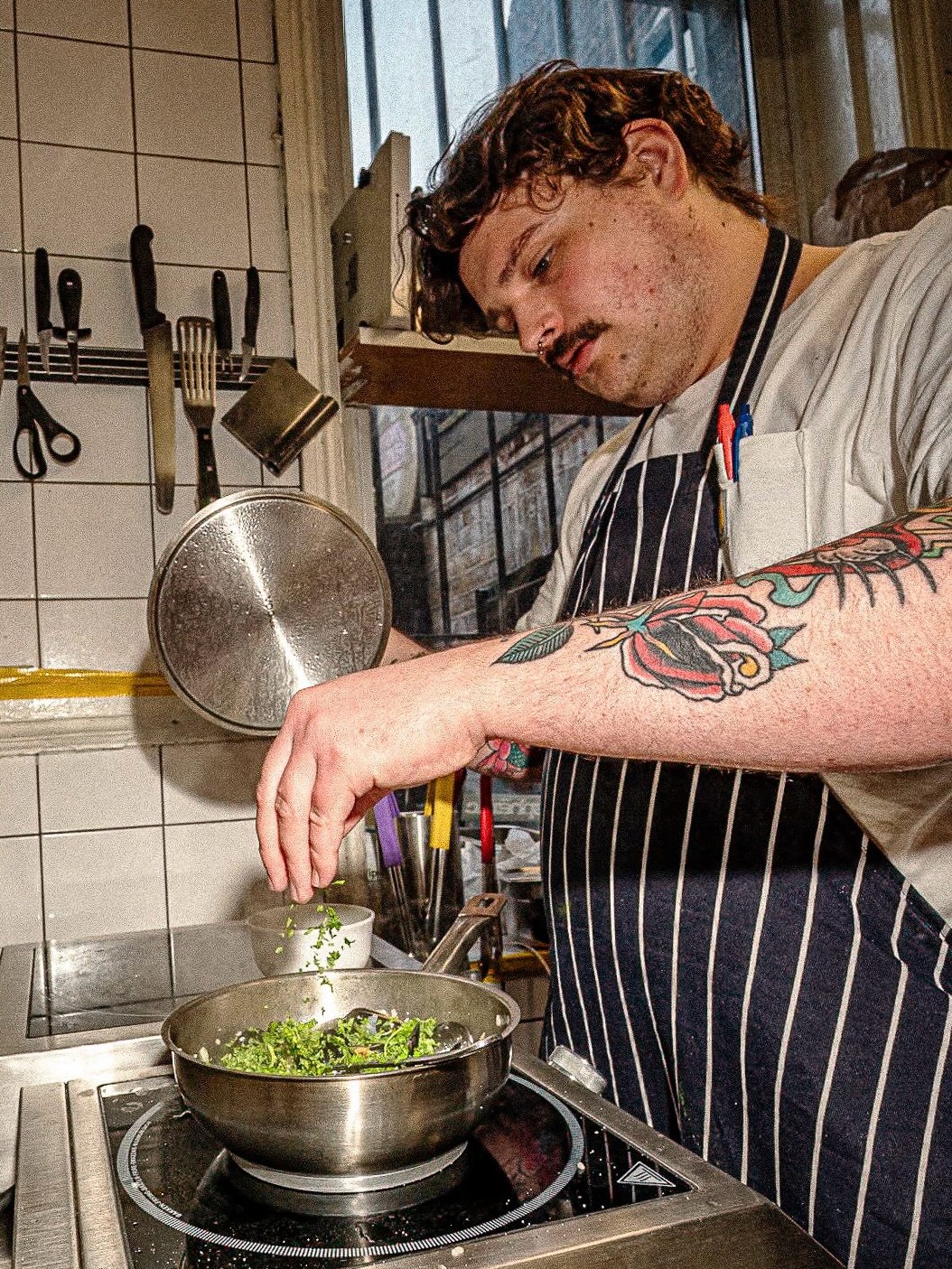 Announcing our 2nd Collab of 2026!
Angus Kitchin joins Henry in the kitchen this May for 3 nights of properly old school French cooking…proper sauces, classic flavours, no shortcuts!
7th – 9th May
Dinner only
Bookings are now open…get in quick!
Check out Angus on @angustaaa
📸 @scaitboard