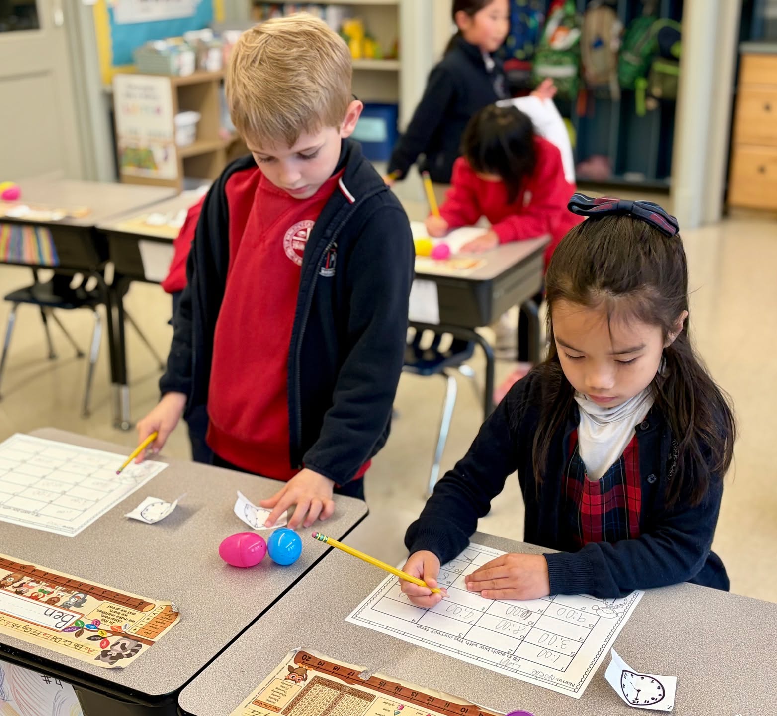 Egg-cited to learn! 🥚💛 First graders went on a classroom Easter egg hunt—cracking open eggs to read analog clocks and write the time digitally. Making every minute count!