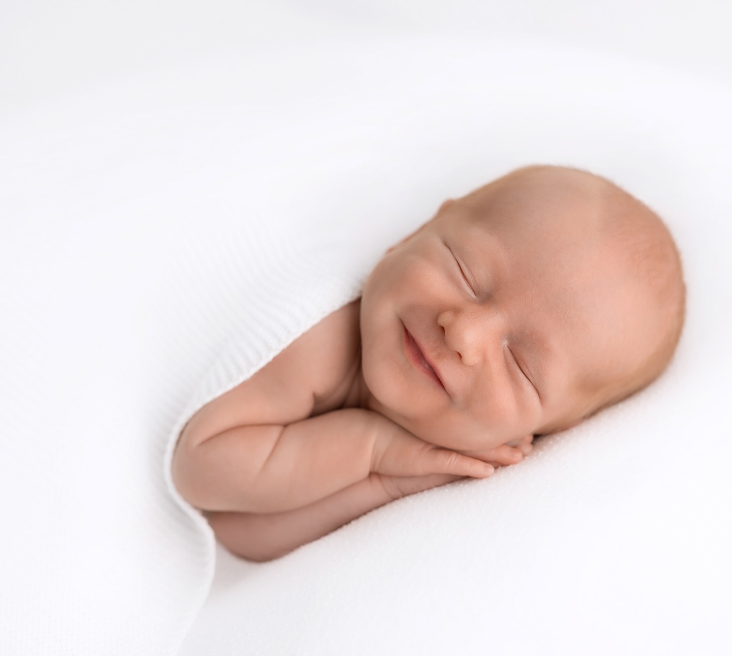 Newborn smiles...
I’m settling this once and for all, they’re real.
The end 🥰