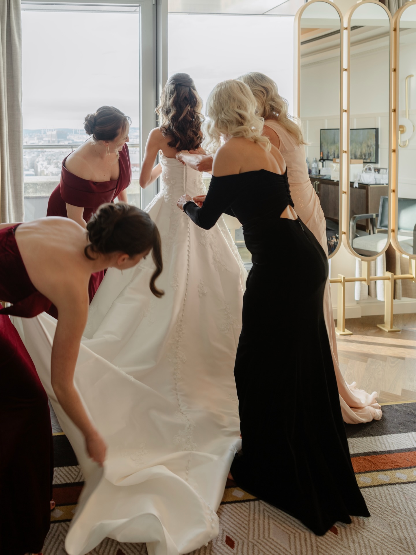 Das Getting Ready im Hotel Imperial ist der perfekte Start für diesen unvergesslichen Tag.
Foto @jakobresch.studio
#HotelImperial #ViennaWedding #LuxuryWedding #GettingReady #HochzeitWien